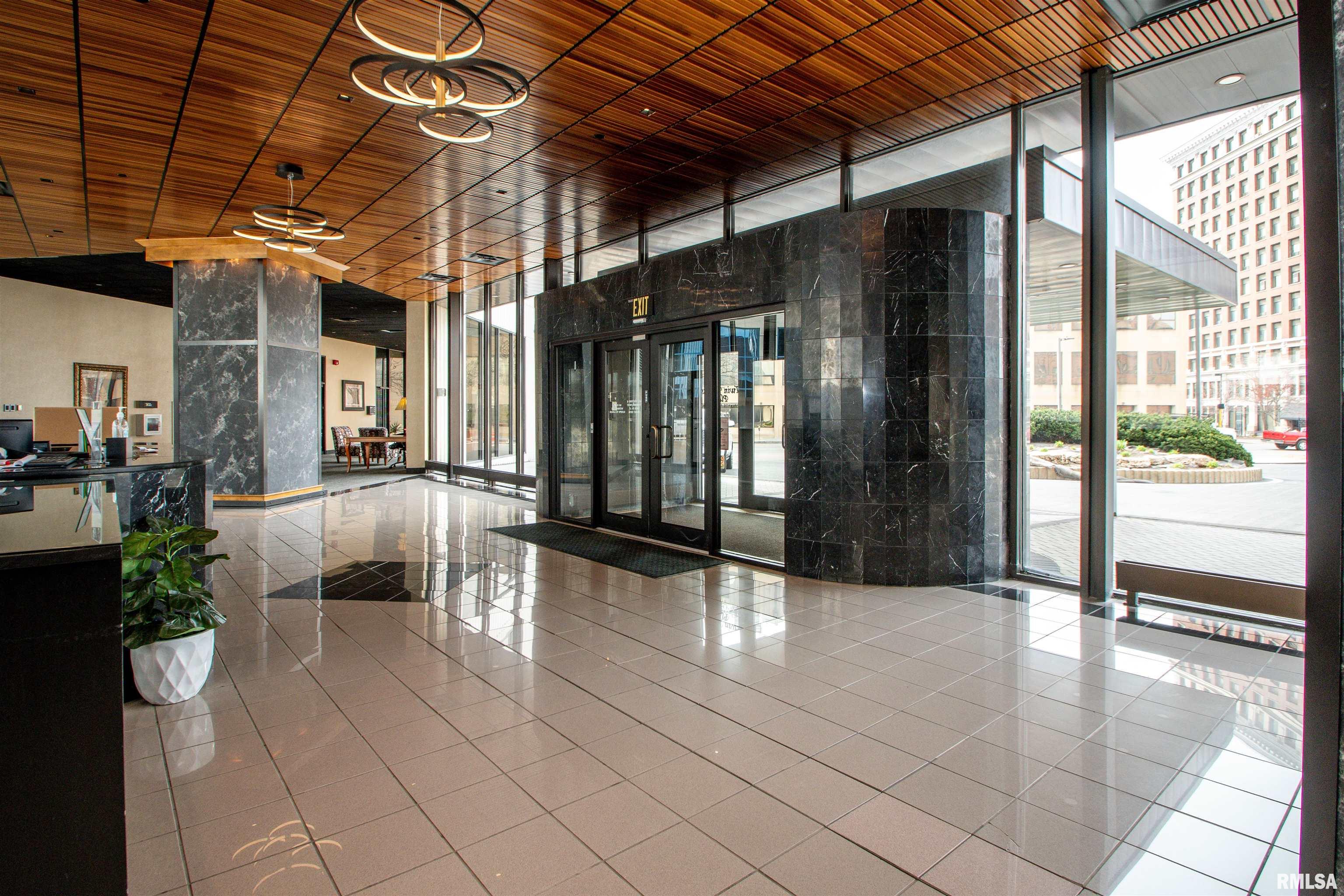 125 SW Jefferson Avenue #W14NE, Peoria, Illinois image 4