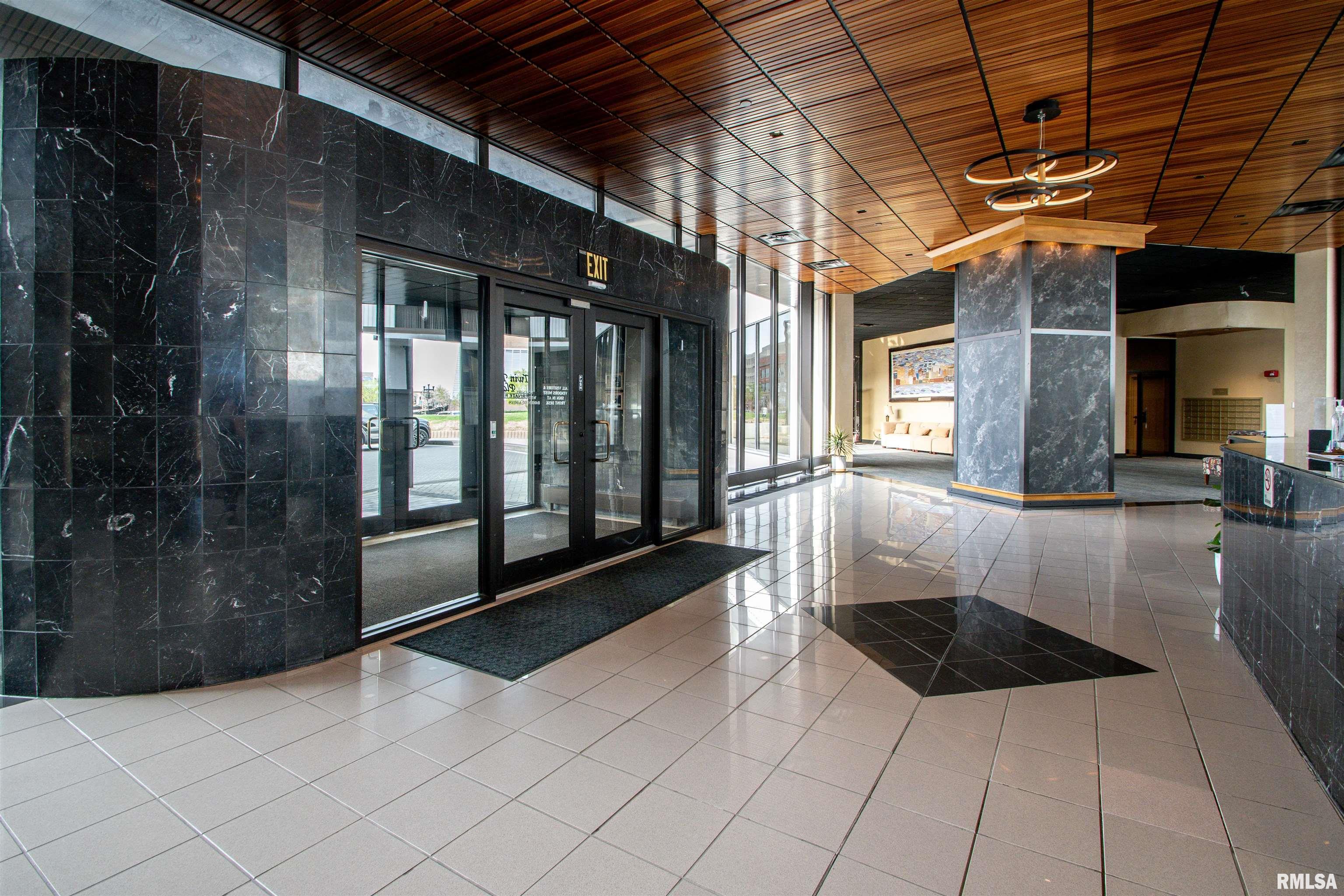 125 SW Jefferson Avenue #W14NE, Peoria, Illinois image 7