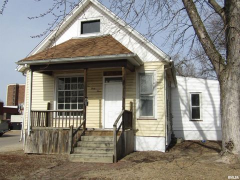 Homes For Sale - 143 E Spruce Street<br/> Fulton County, Canton, IL 61520