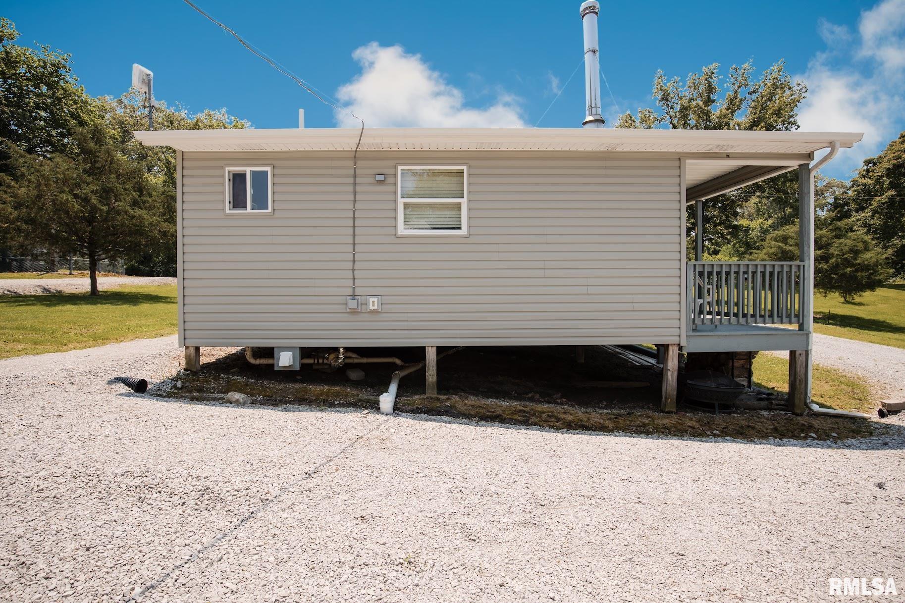 606 W Law Street, Orient, Illinois image 8