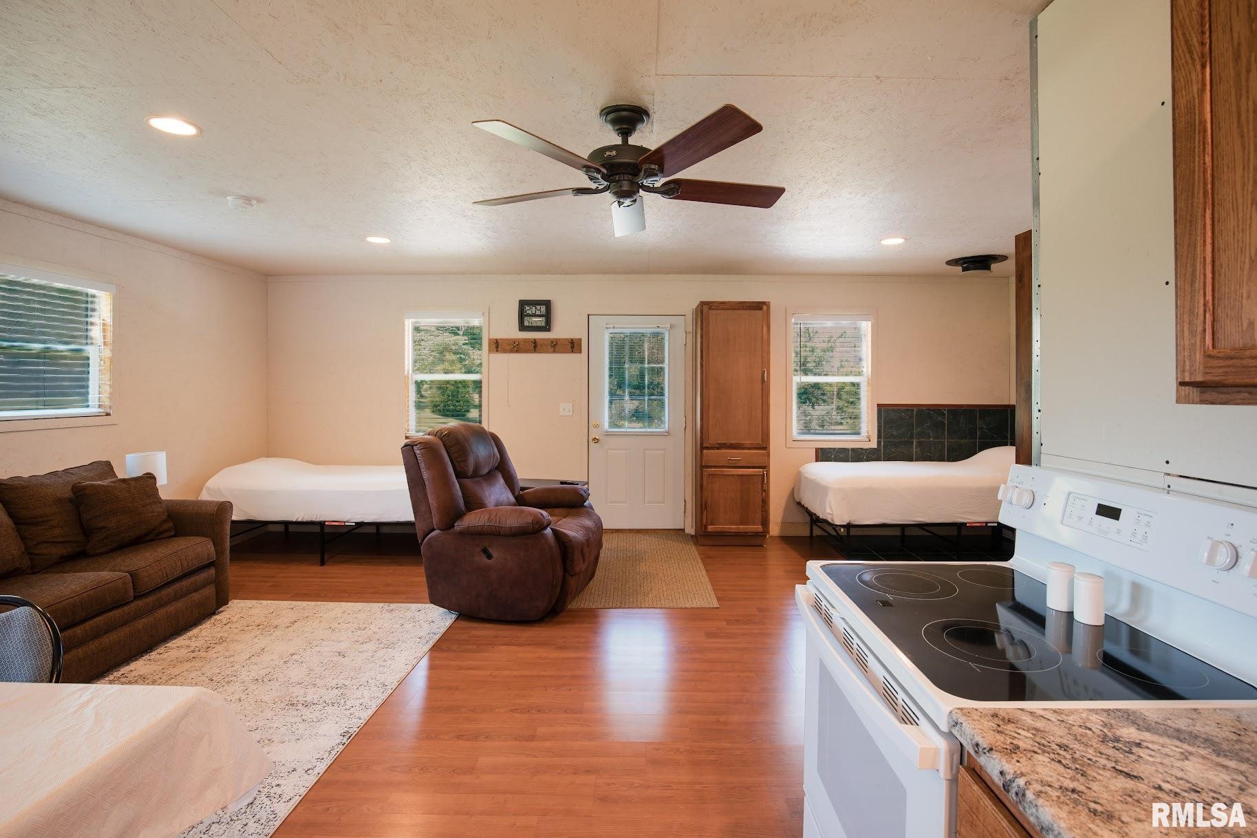 606 W Law Street, Orient, Illinois image 14