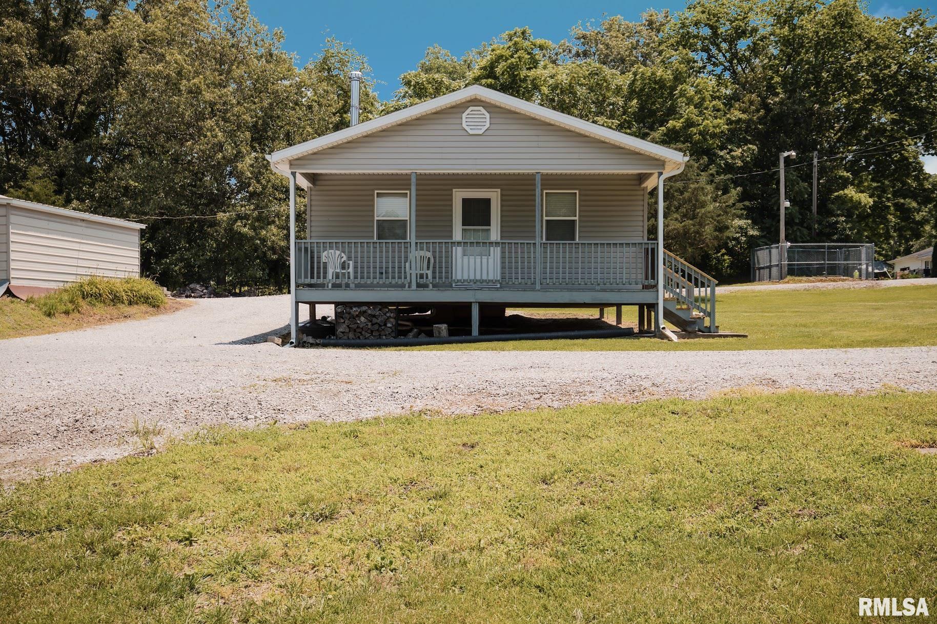 606 W Law Street, Orient, Illinois image 1