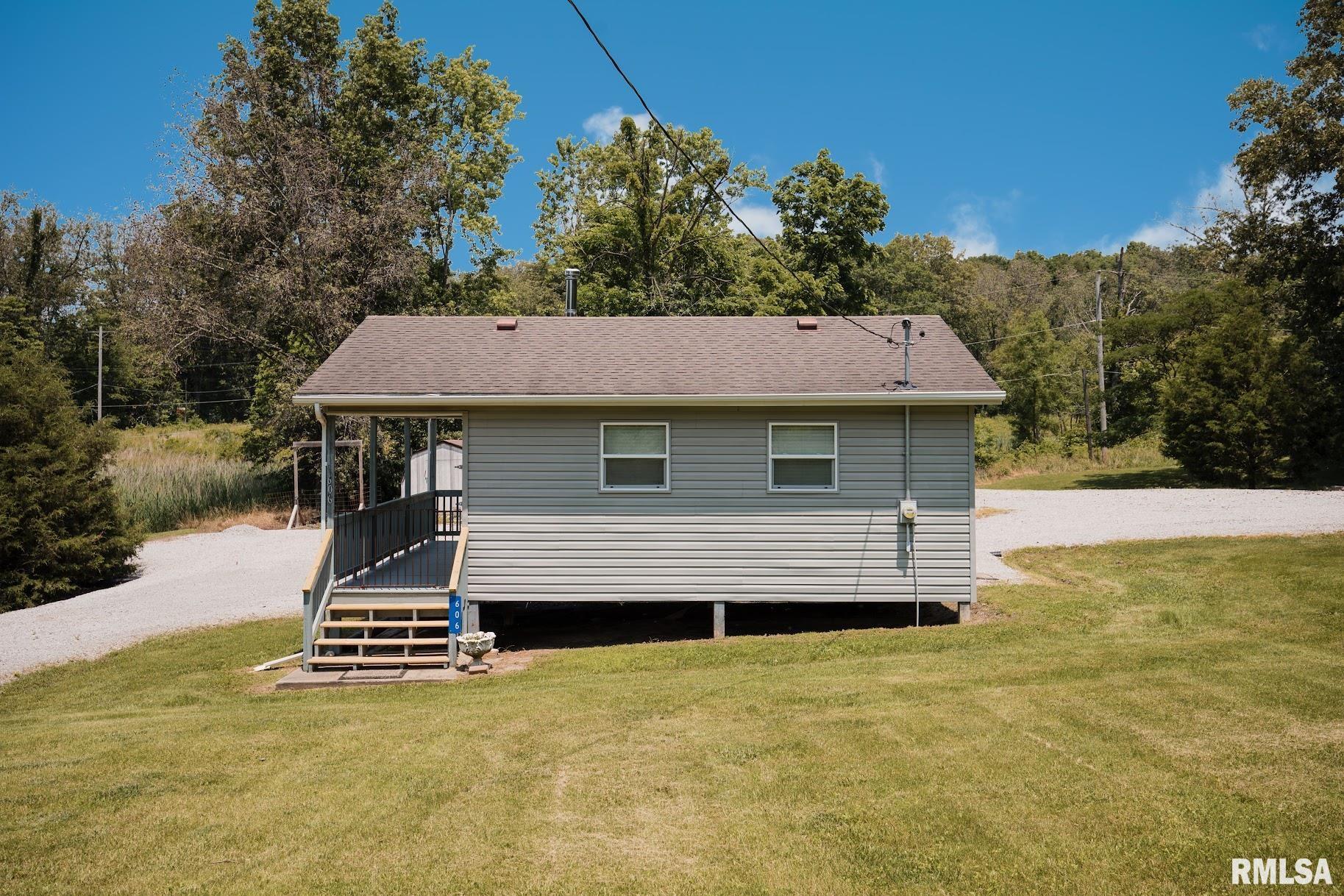 606 W Law Street, Orient, Illinois image 4