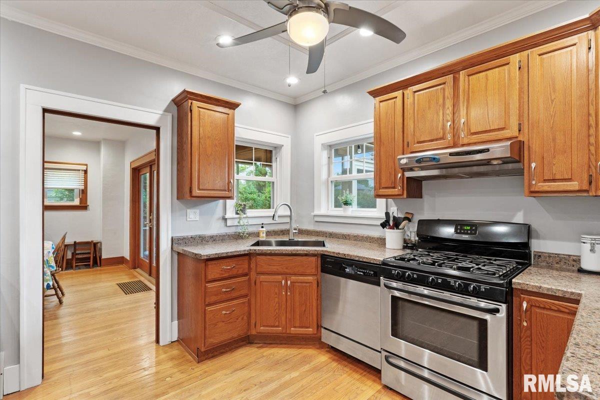 2739 E High Street, Davenport, Iowa image 21