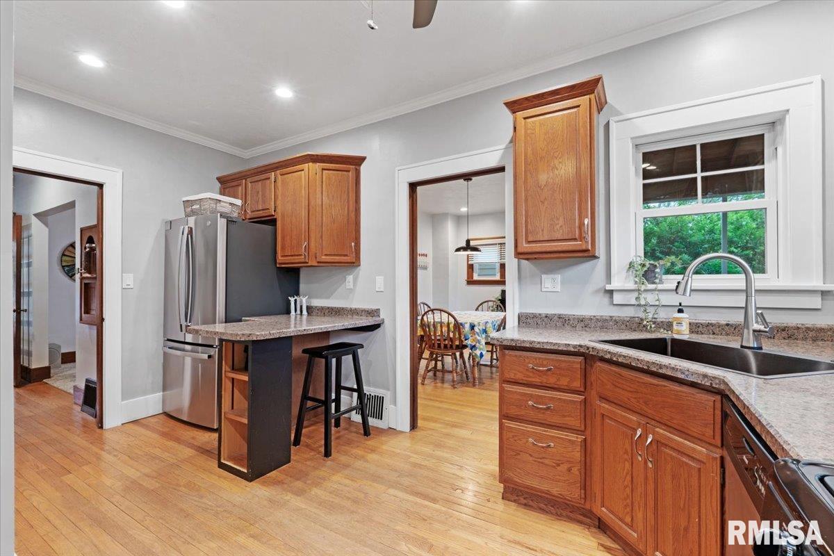 2739 E High Street, Davenport, Iowa image 26