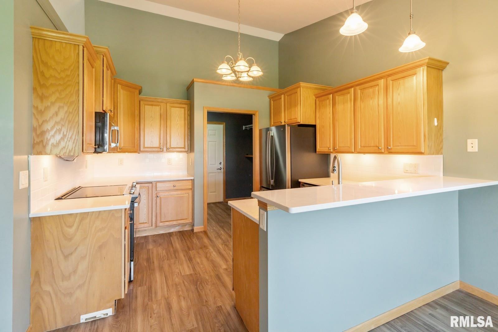 5421 Northwest Circle, Davenport, Iowa image 8