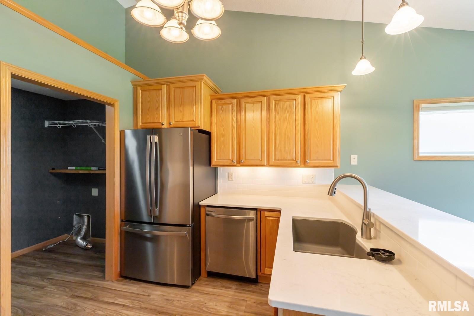 5421 Northwest Circle, Davenport, Iowa image 9
