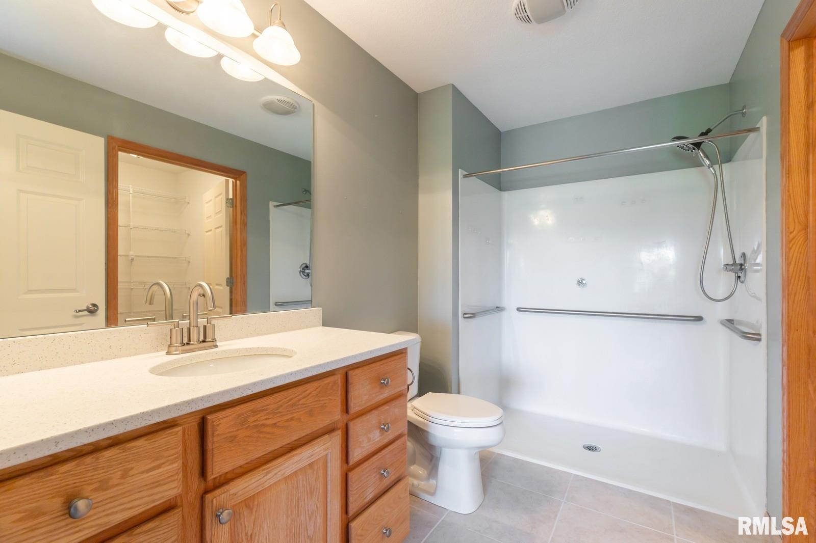 5421 Northwest Circle, Davenport, Iowa image 14