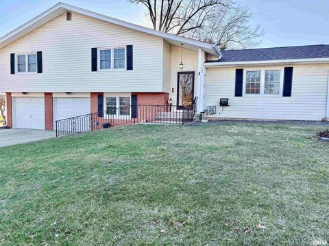 Homes For Sale - 3 Newland Lane<br/> Jacksonville, IL 62650