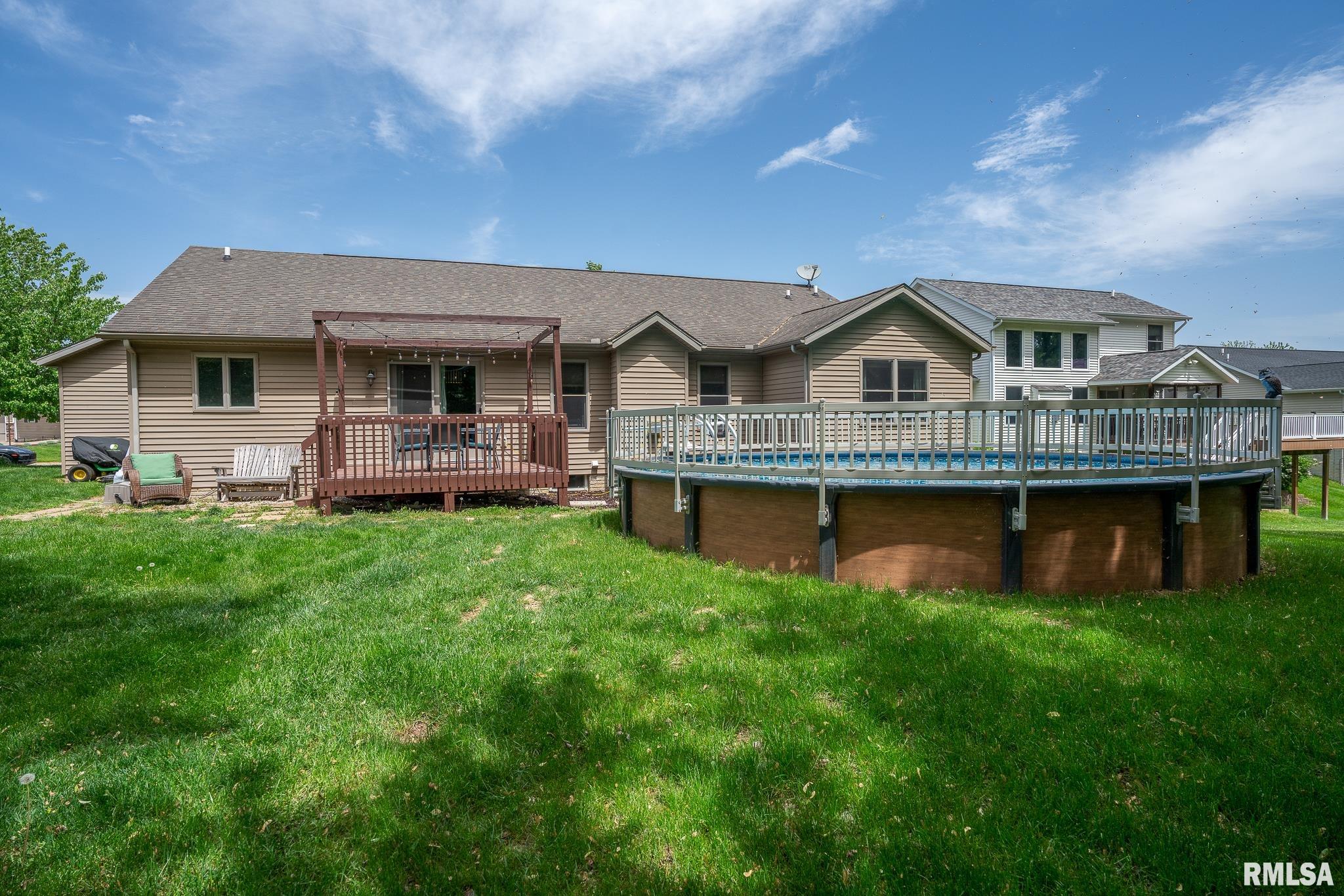 1004 Wild West Drive, Le Claire, Iowa image 23