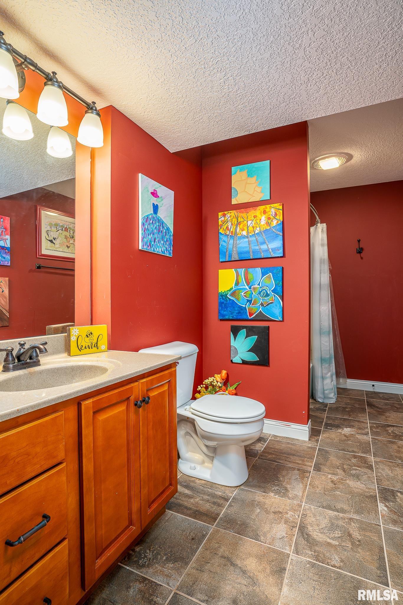 1004 Wild West Drive, Le Claire, Iowa image 21