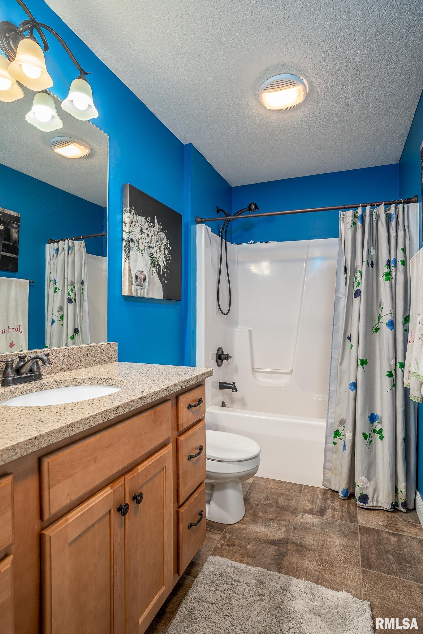 1004 Wild West Drive, Le Claire, Iowa image 17
