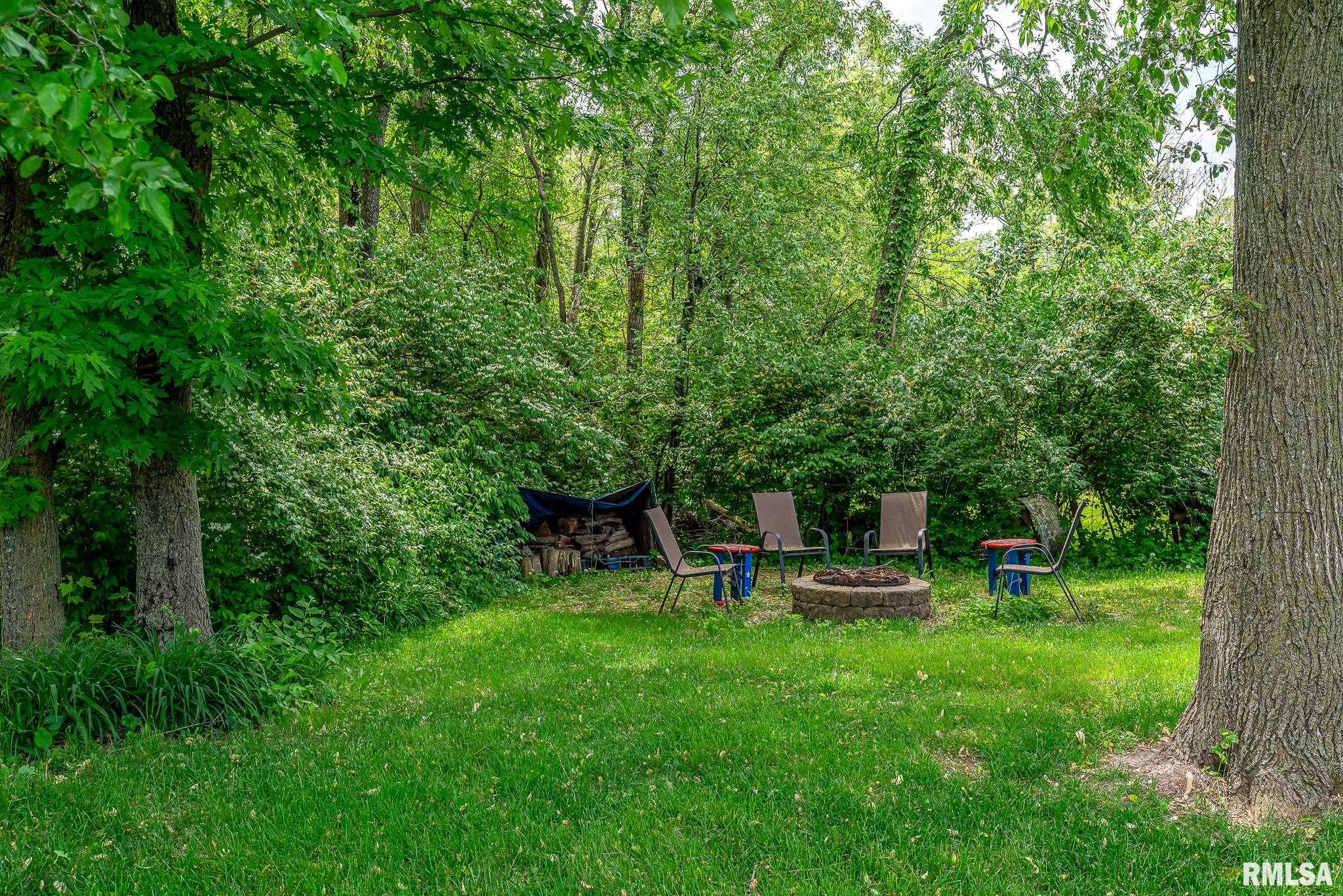 1004 Wild West Drive, Le Claire, Iowa image 24