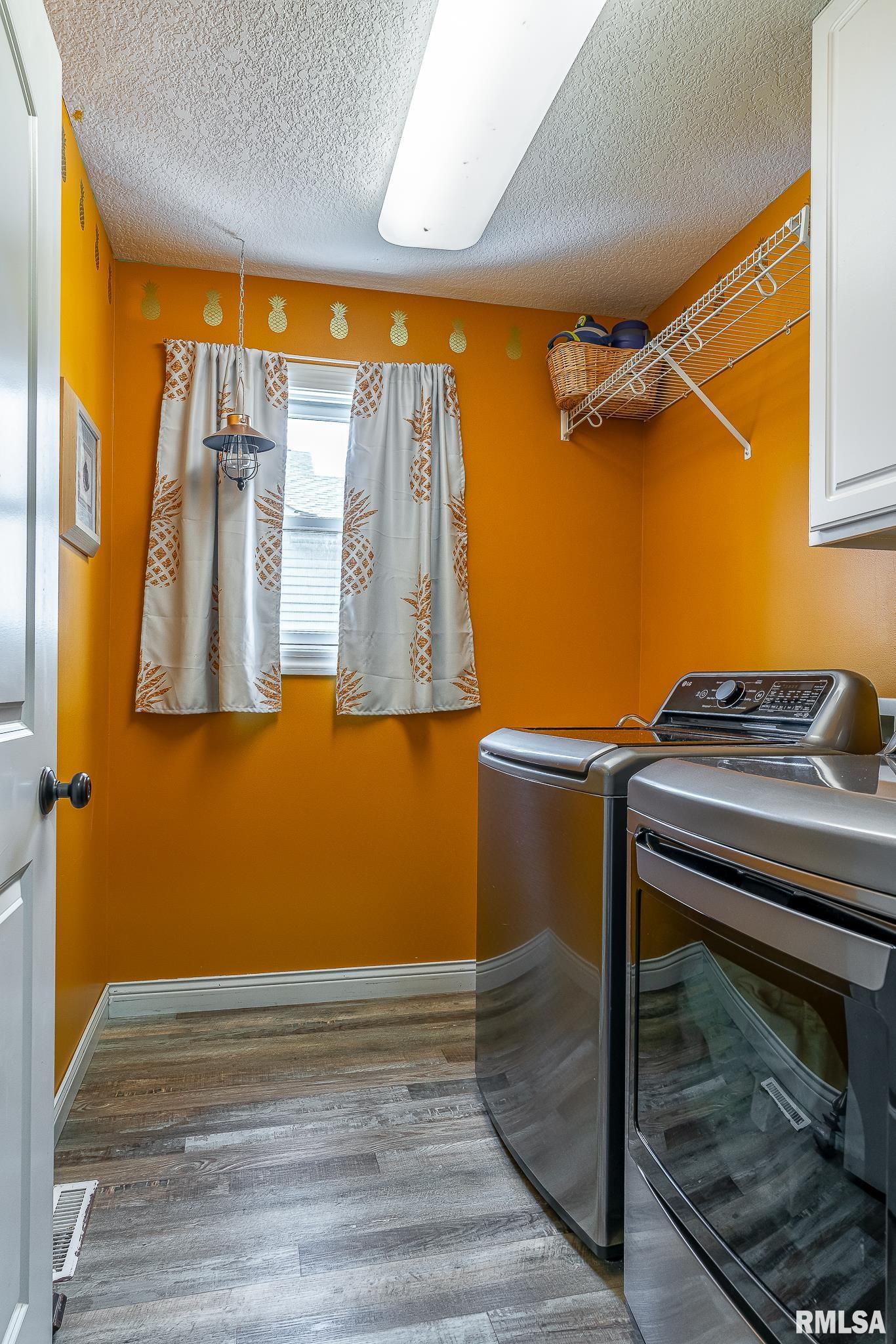 1004 Wild West Drive, Le Claire, Iowa image 11