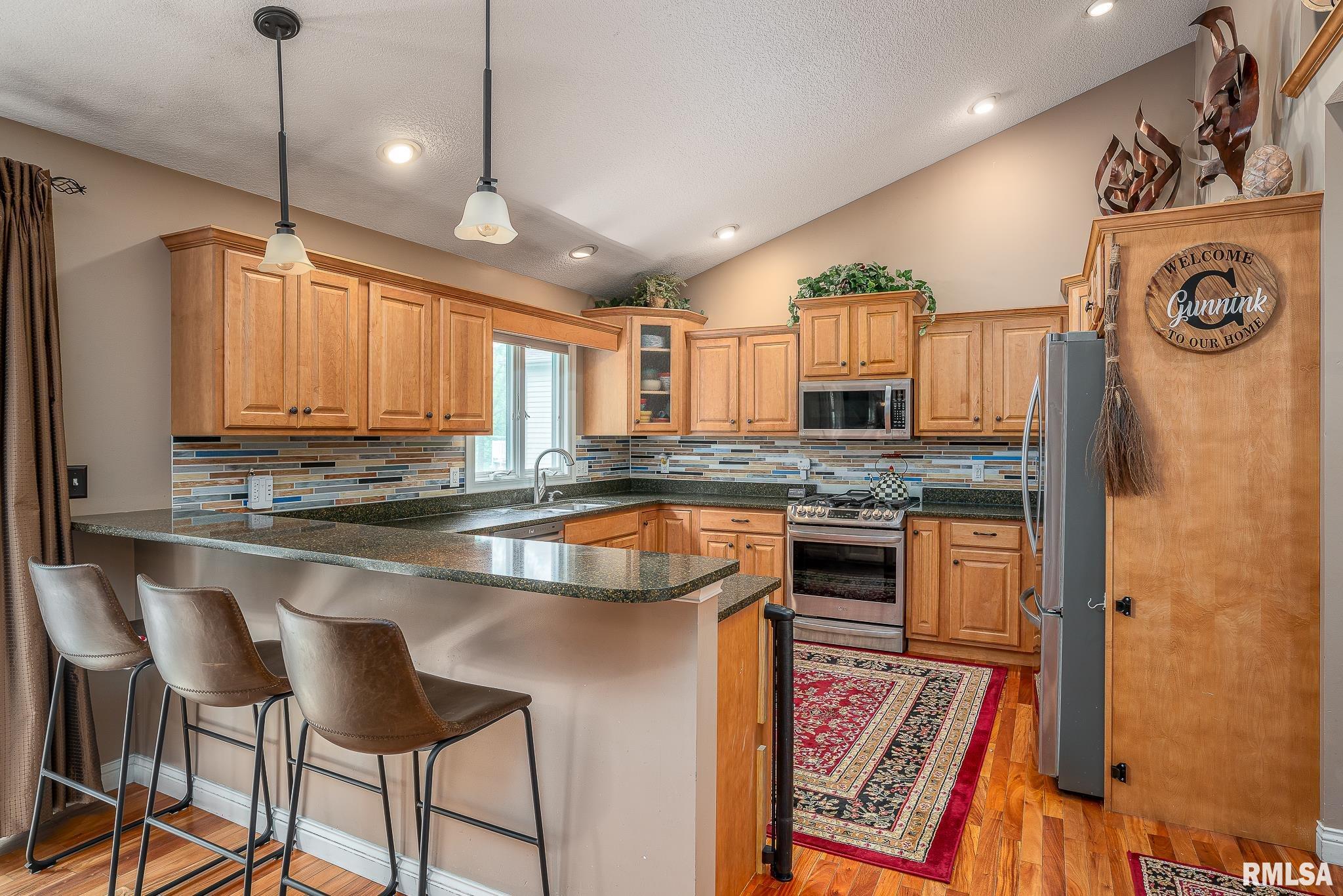 1004 Wild West Drive, Le Claire, Iowa image 8
