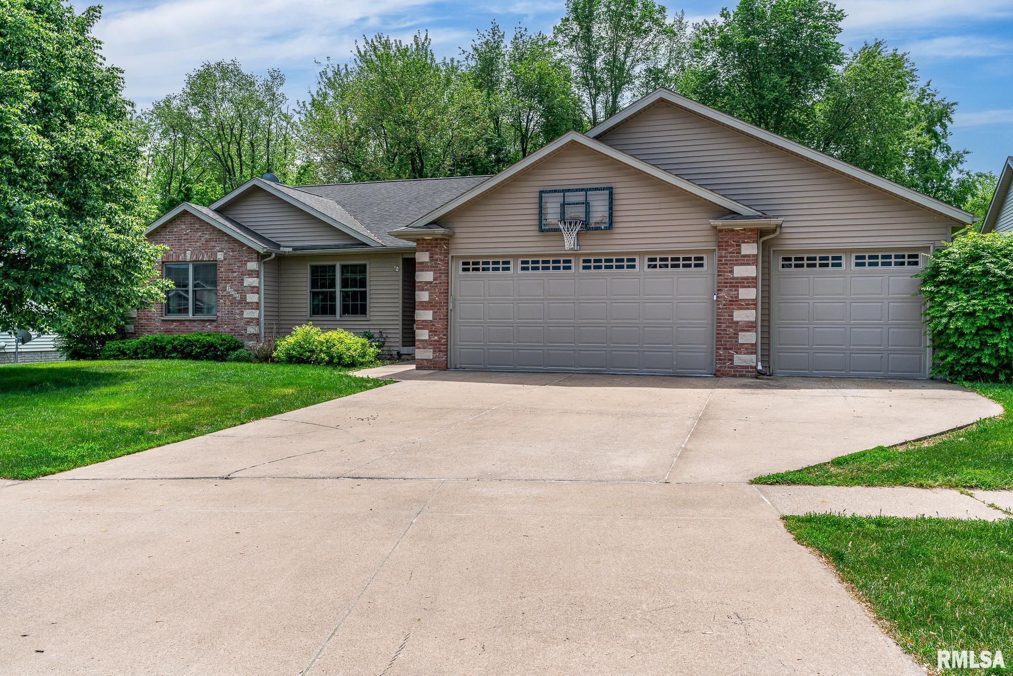 1004 Wild West Drive, Le Claire, Iowa image 1