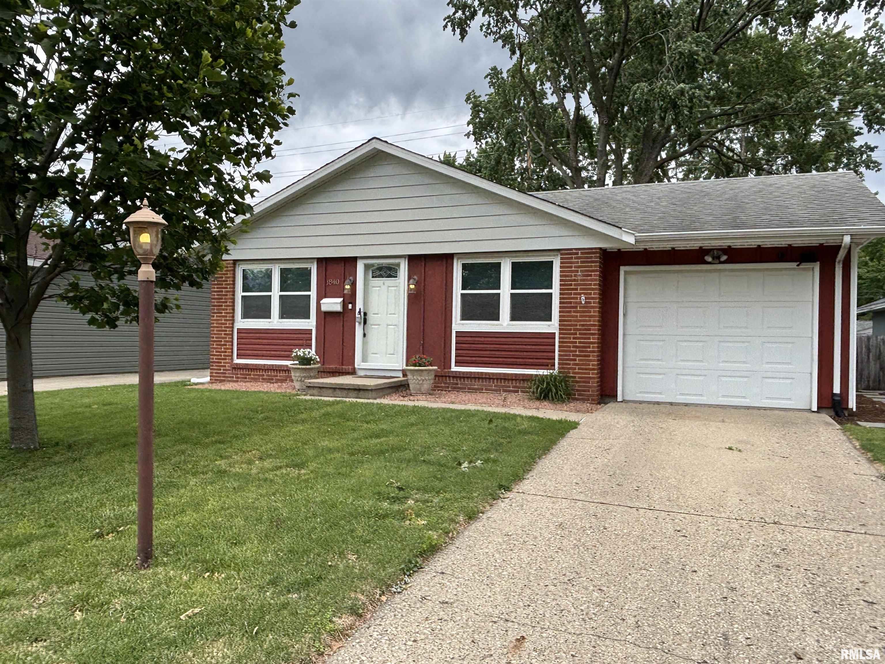 1840 Camden Road, Springfield, Illinois image 1