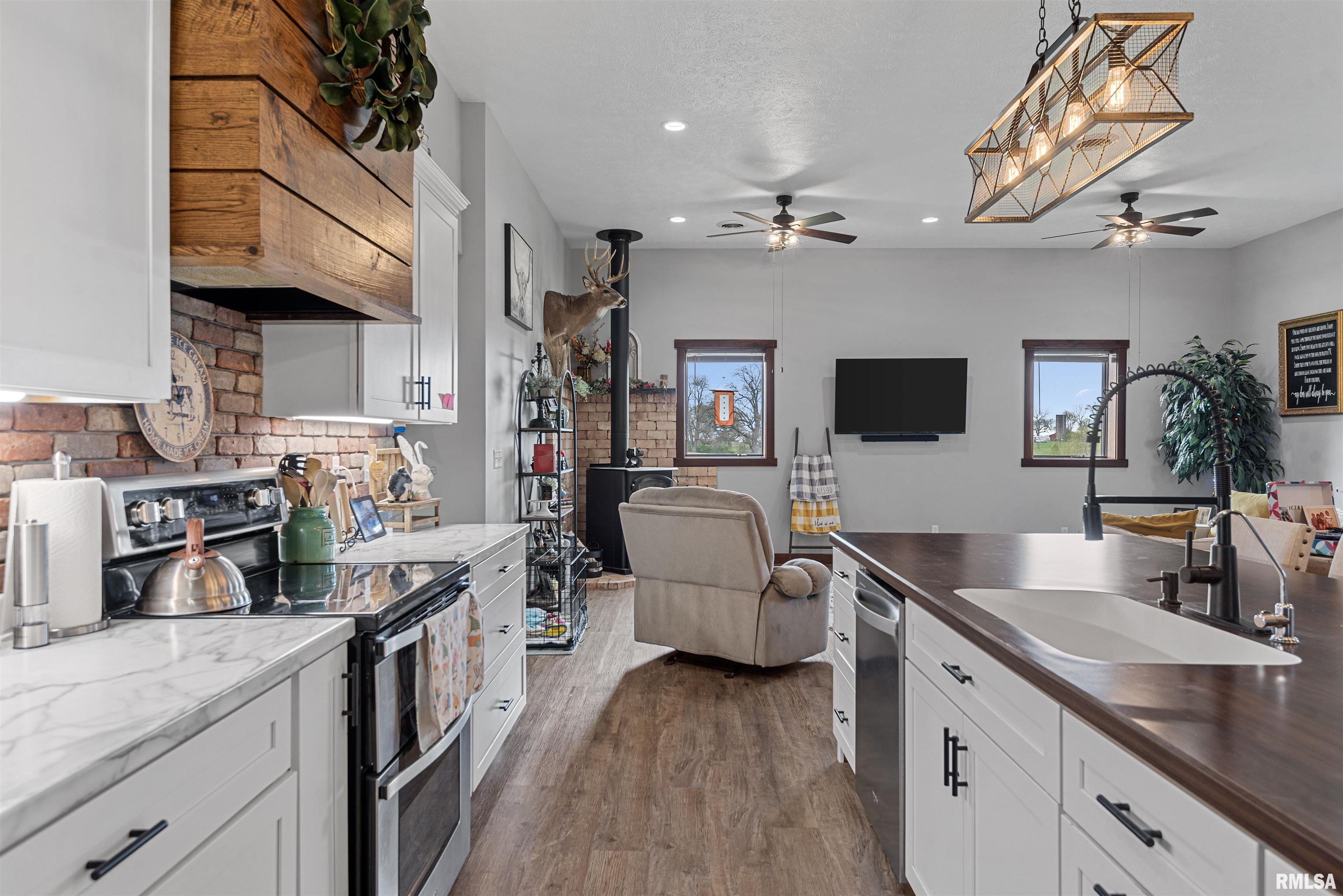 1390 Horse Farm Road, Divernon, Illinois image 39