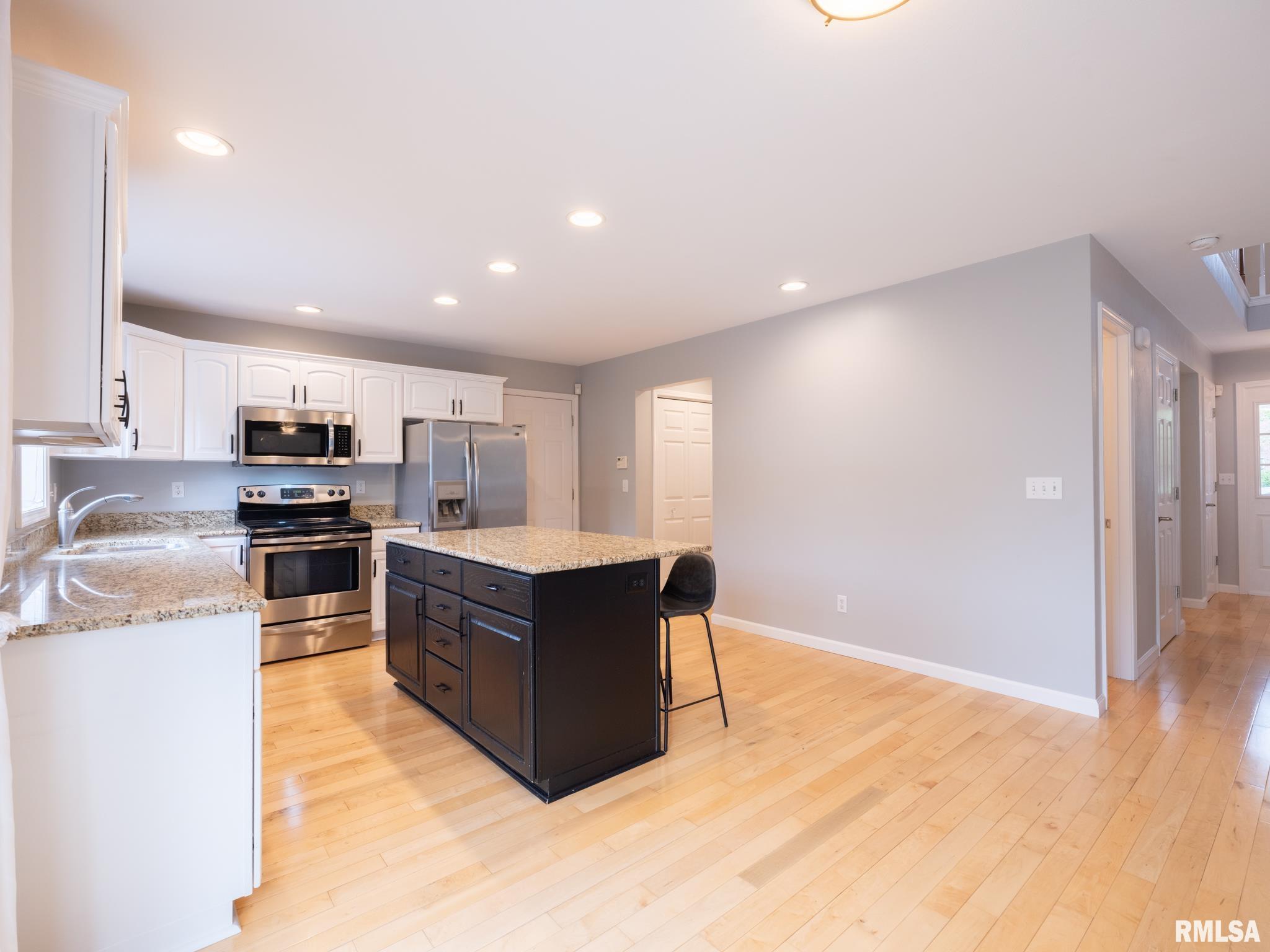 7085 N Aycliffe Drive, Peoria, Illinois image 20