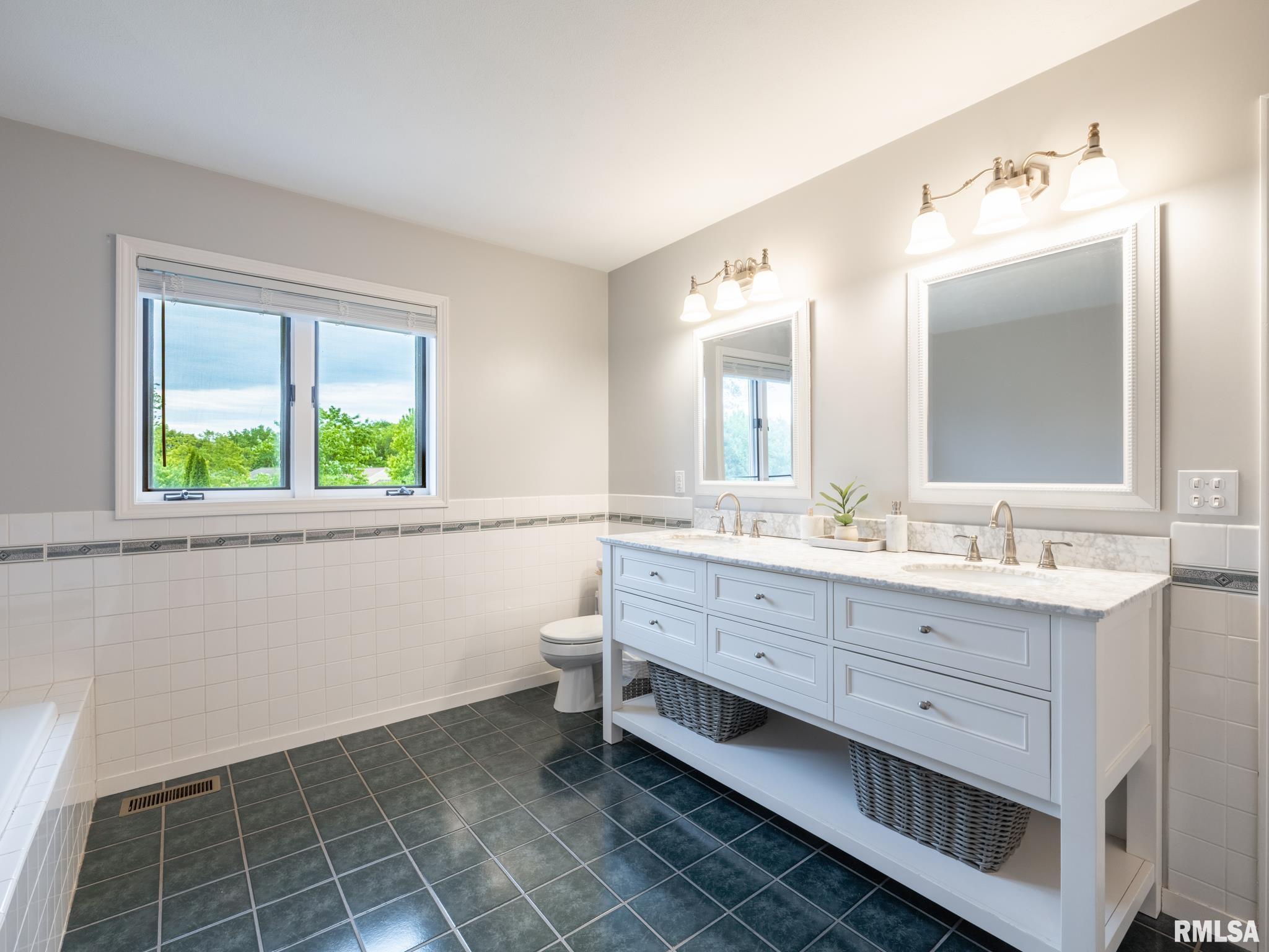 7085 N Aycliffe Drive, Peoria, Illinois image 33