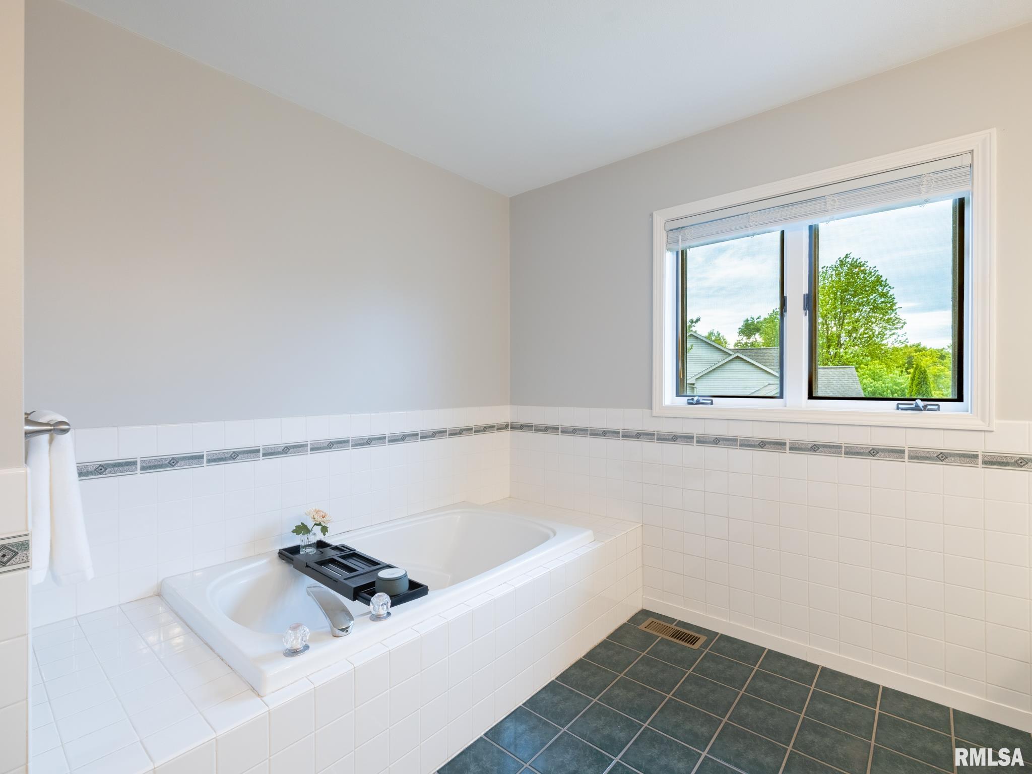 7085 N Aycliffe Drive, Peoria, Illinois image 34