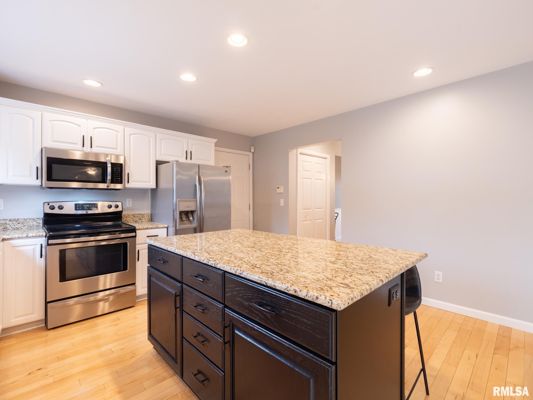 7085 N Aycliffe Drive, Peoria, Illinois image 21