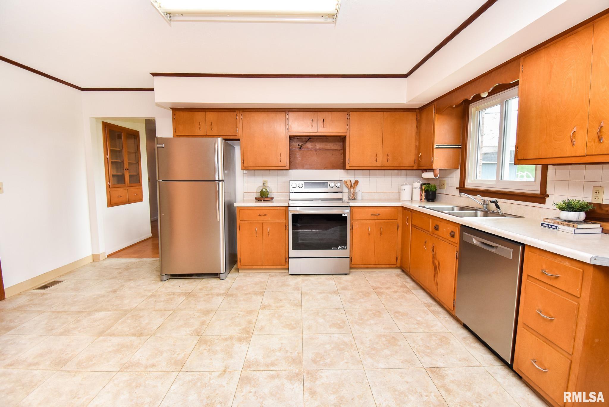 202 Gillman Avenue, Washington, Illinois image 12