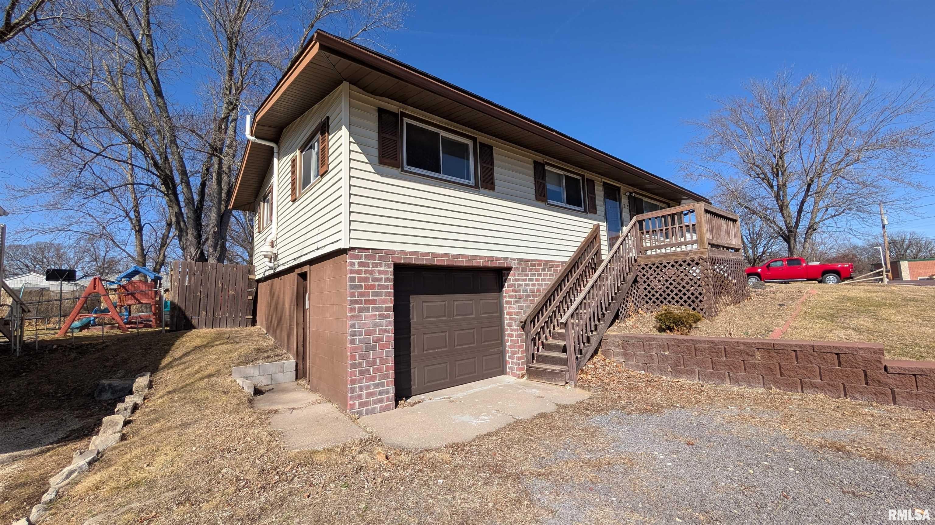 Photo 1 of 37 — 313 HAWTHORNE Circle, Creve Coeur, IL 61610