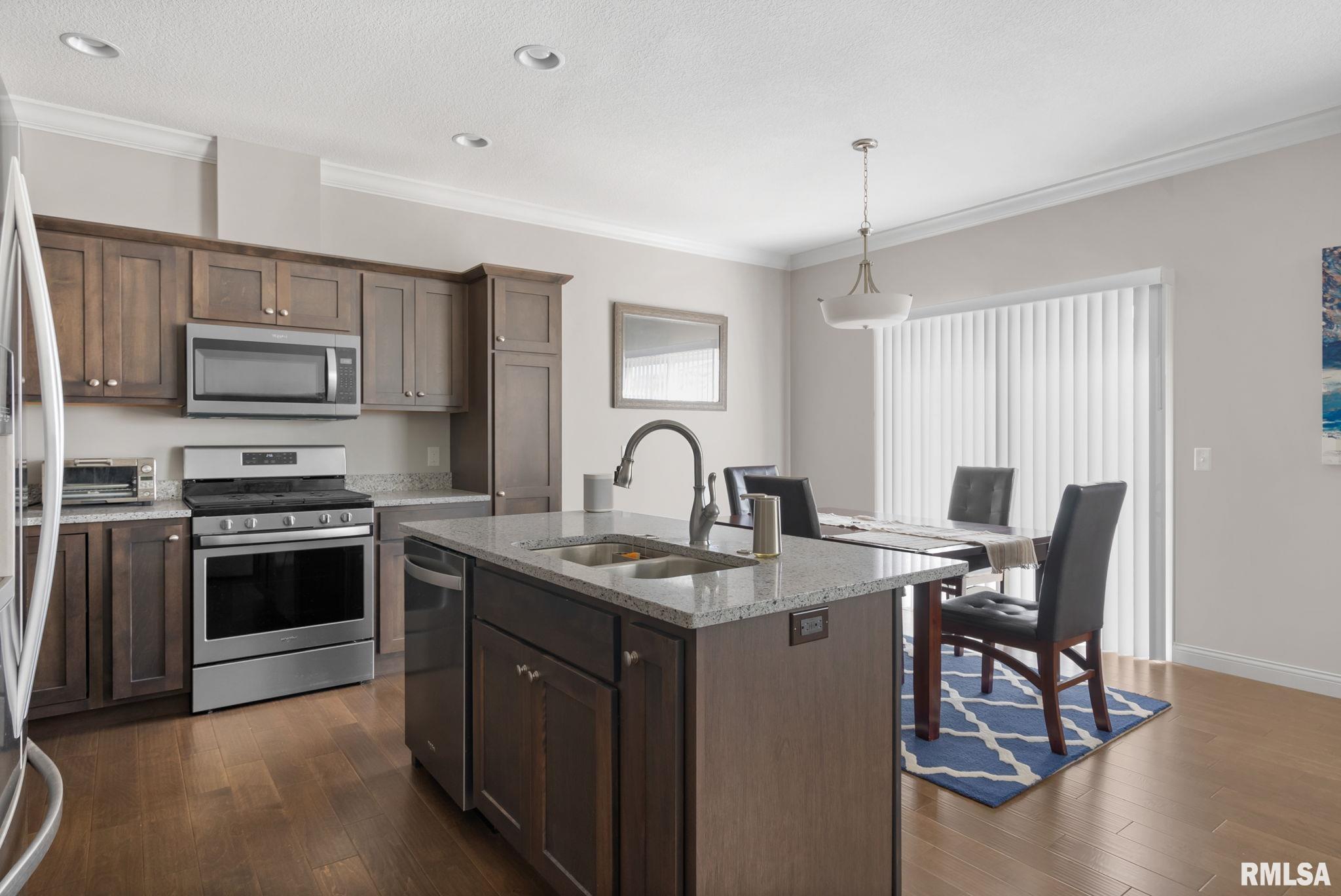 4434 W Slate Creek Drive, Bettendorf, Iowa image 6