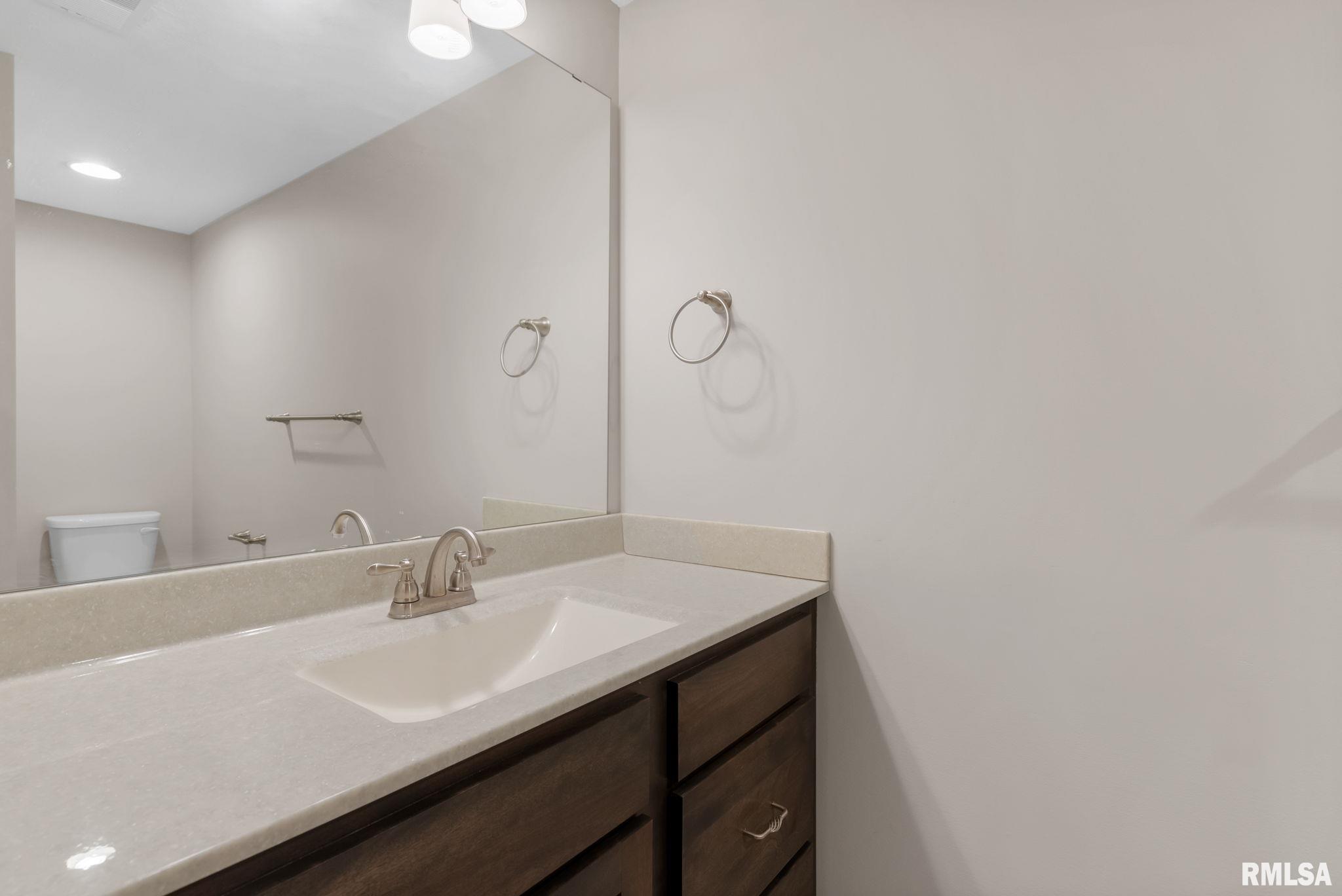 4434 W Slate Creek Drive, Bettendorf, Iowa image 24