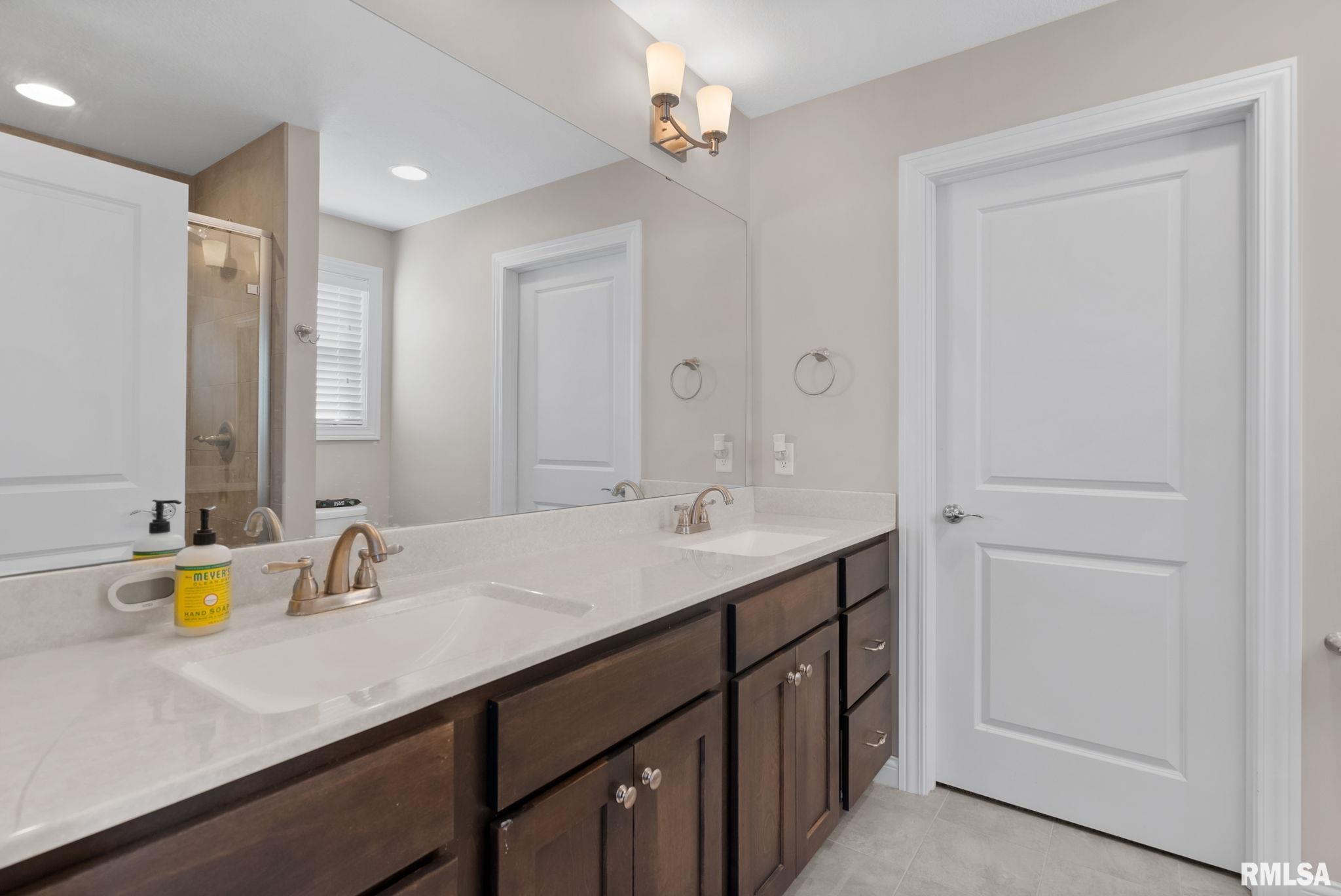 4434 W Slate Creek Drive, Bettendorf, Iowa image 14
