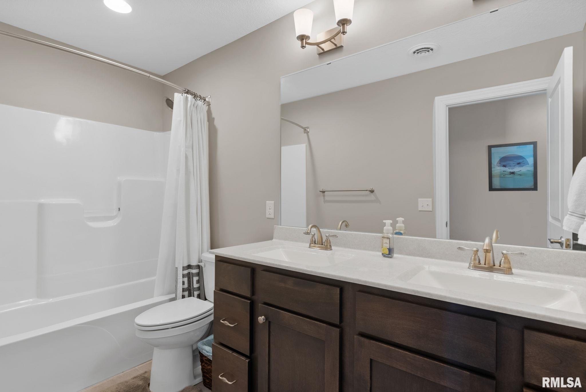 4434 W Slate Creek Drive, Bettendorf, Iowa image 19