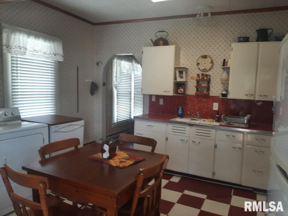 504 W Sylvester Avenue, Christopher, Illinois image 5