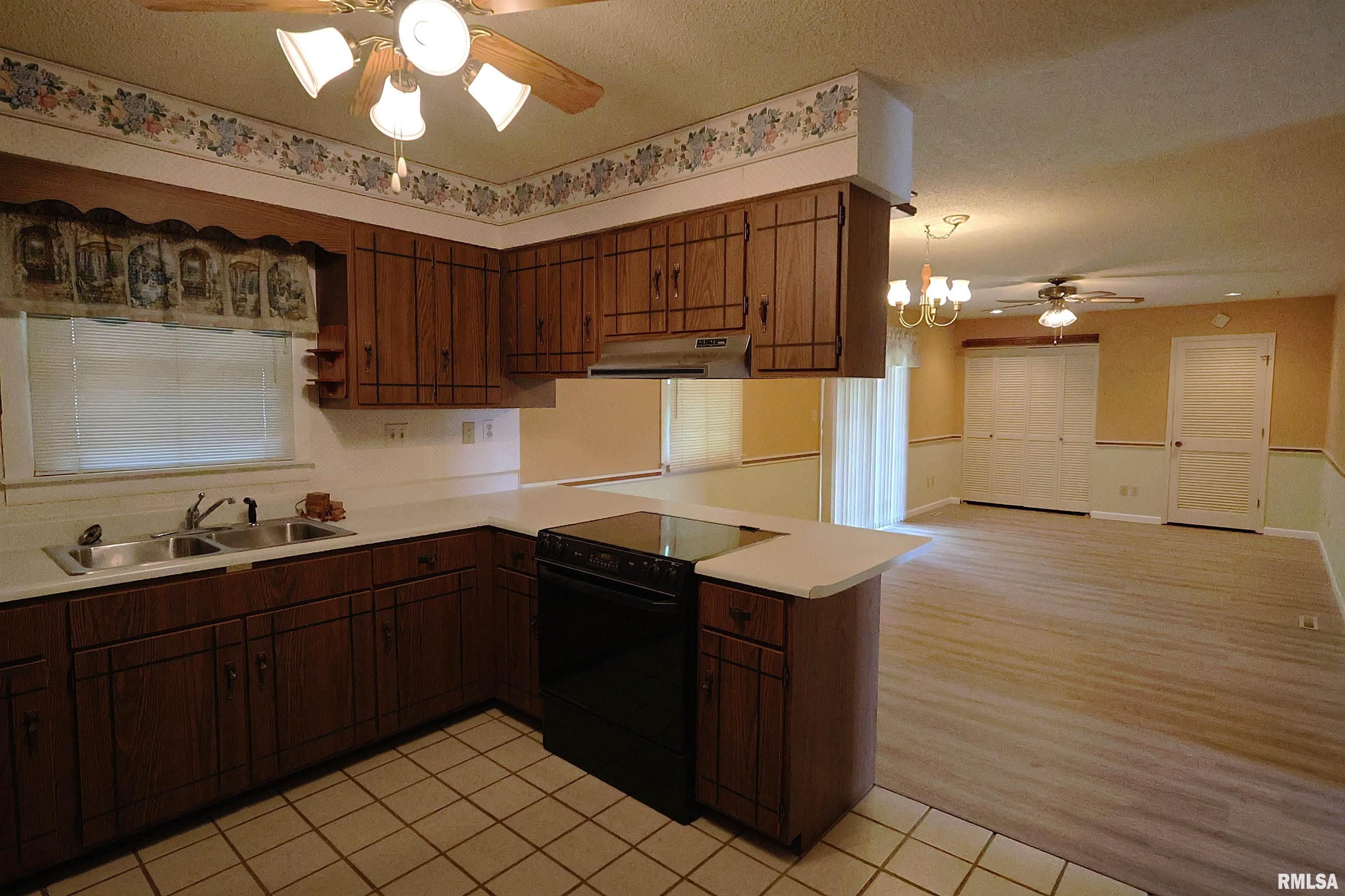 310 Woodland Drive, Salem, Illinois image 6