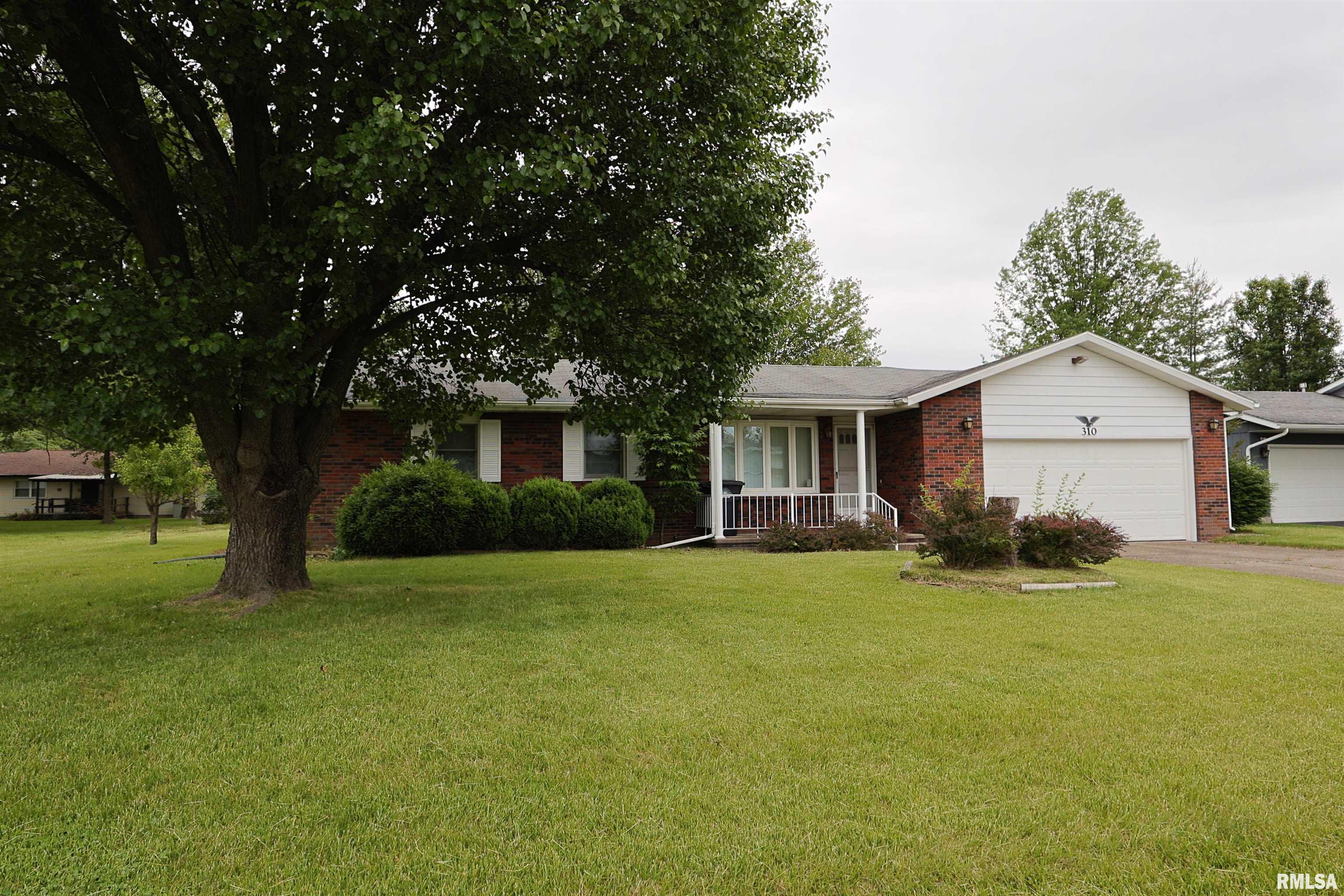 310 Woodland Drive, Salem, Illinois image 2