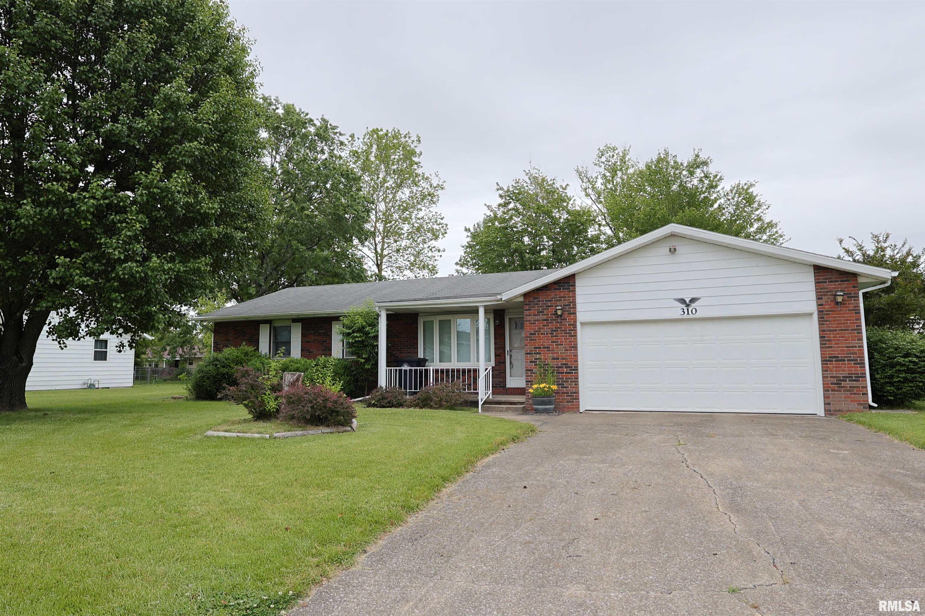 310 Woodland Drive, Salem, Illinois image 1