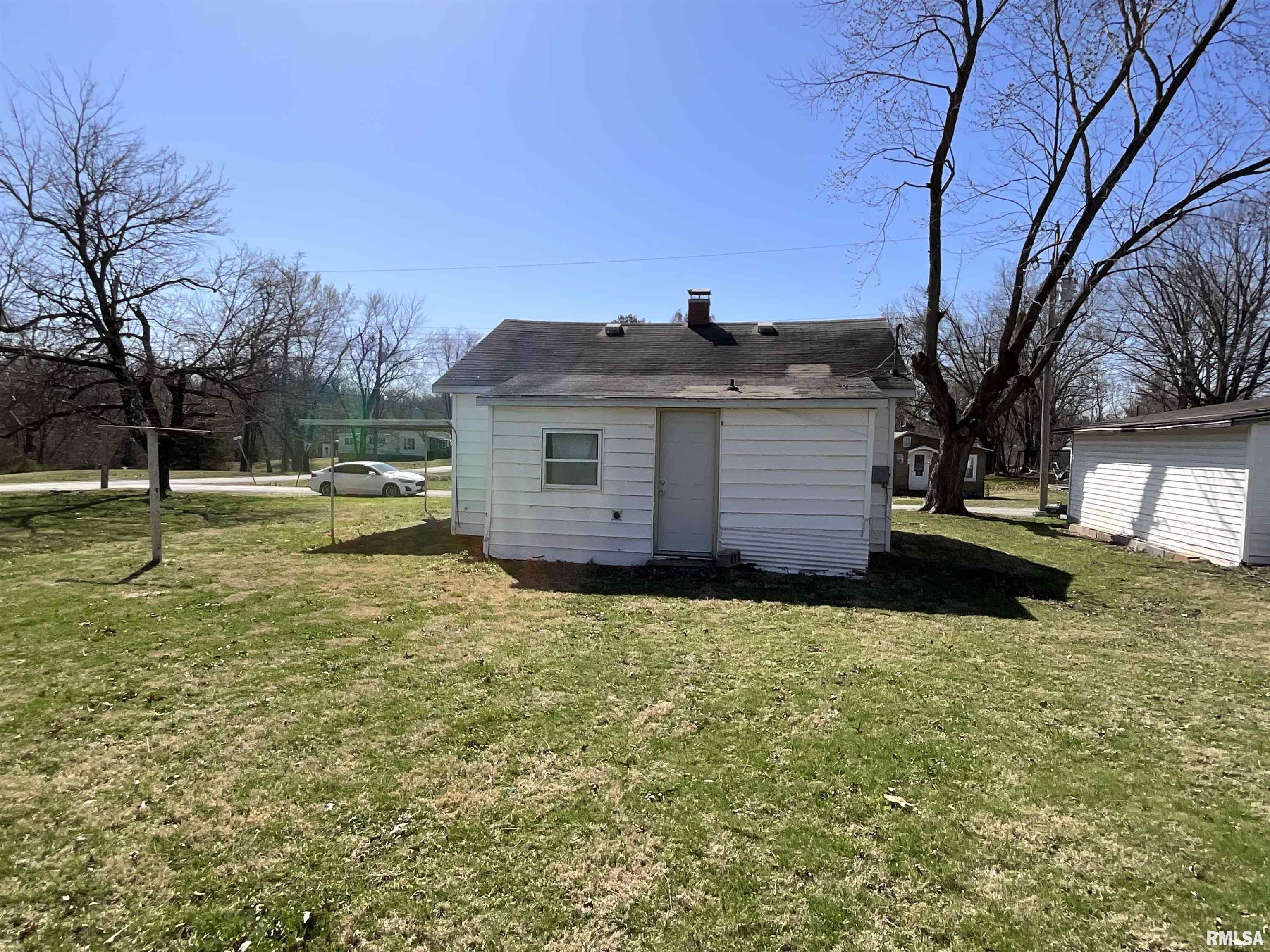 1130 E Church Street, Salem, Illinois image 2