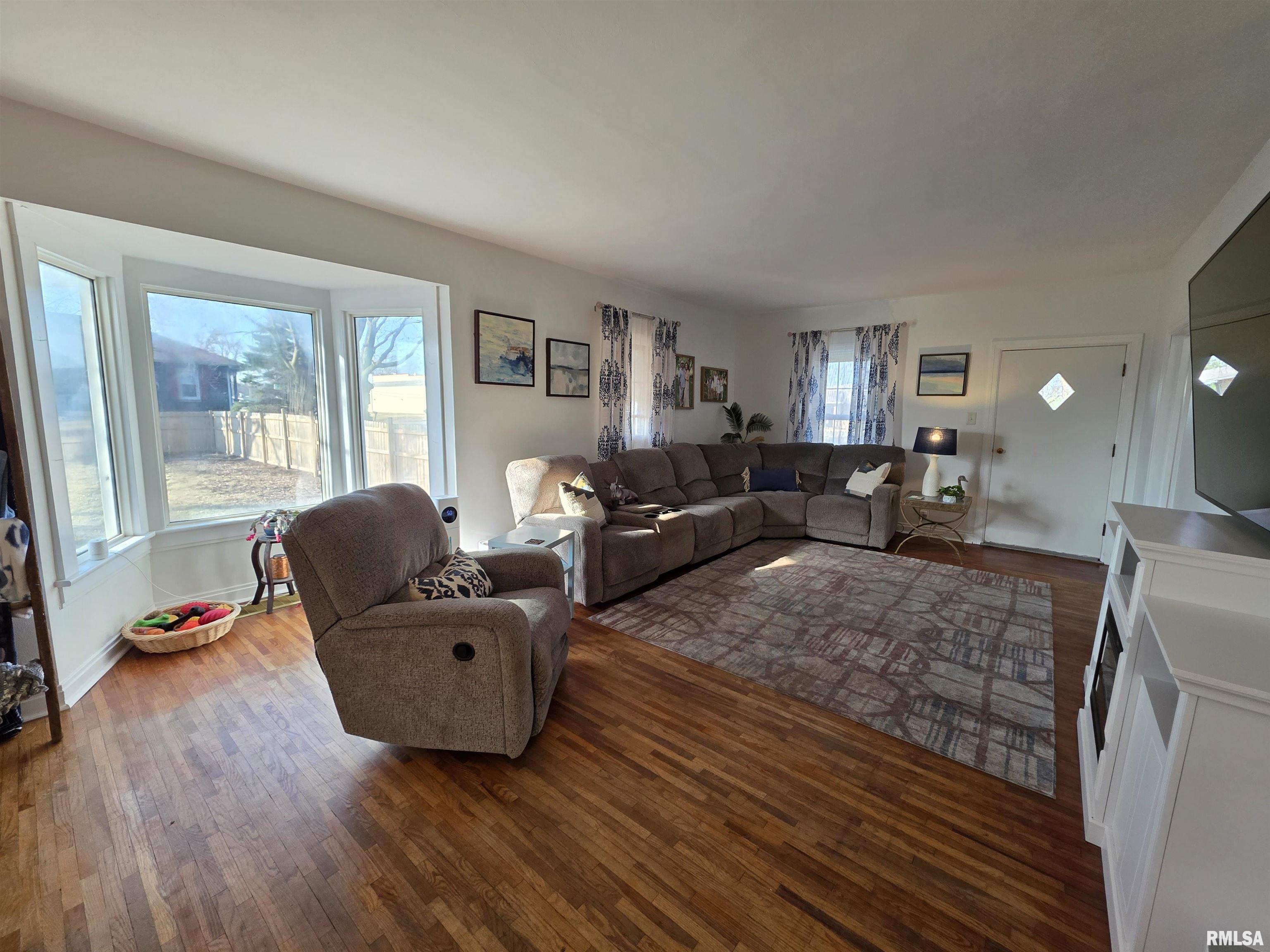 660 N 3rd Street, Girard, Illinois image 8