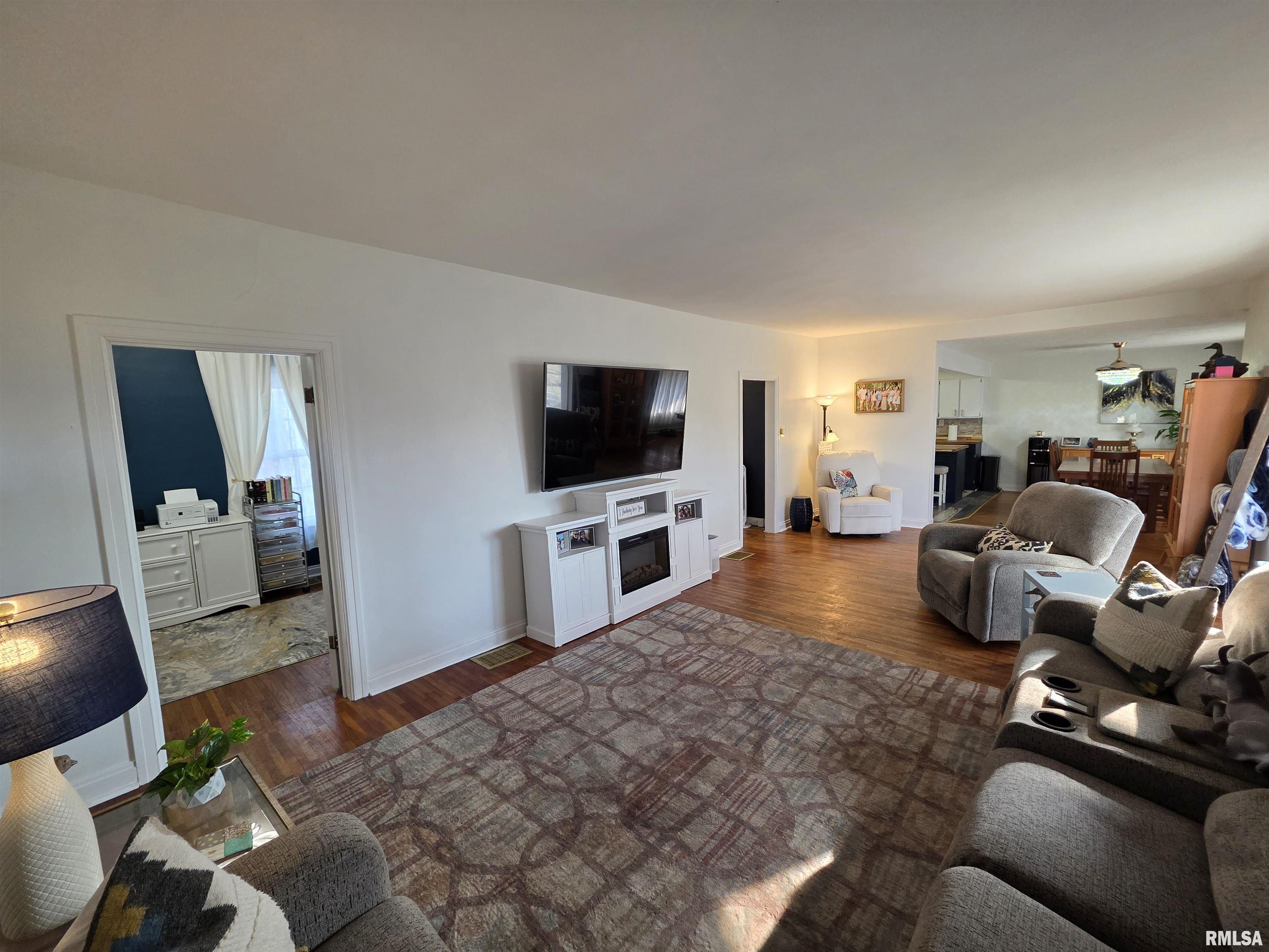 660 N 3rd Street, Girard, Illinois image 7