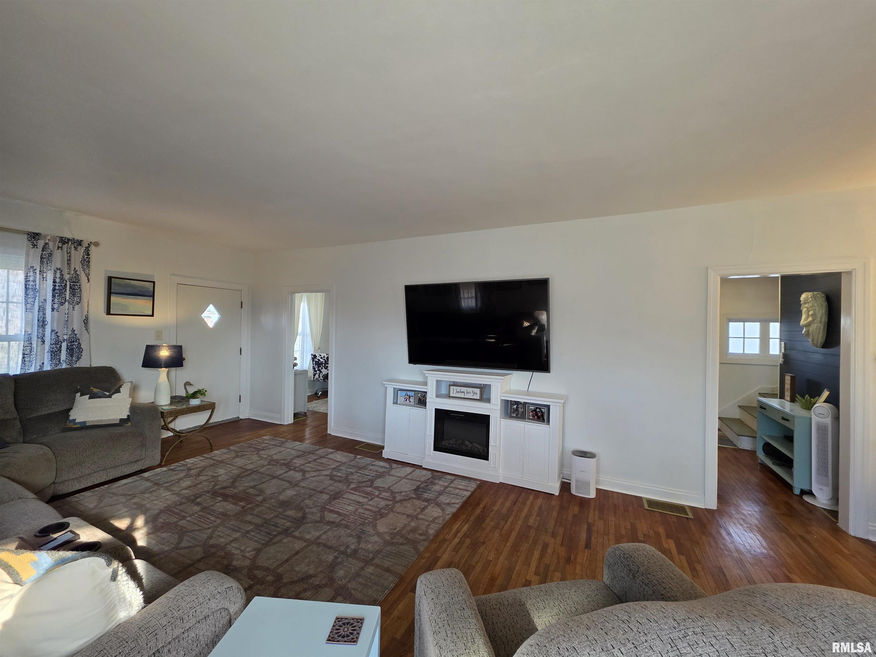 660 N 3rd Street, Girard, Illinois image 6