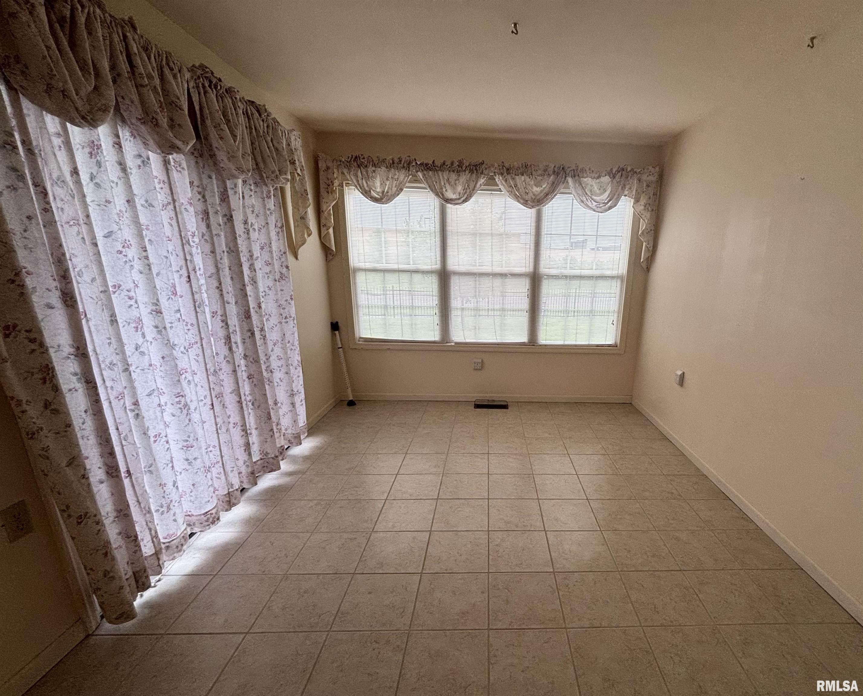 617 Cypress Lane, Galesburg, Illinois image 19