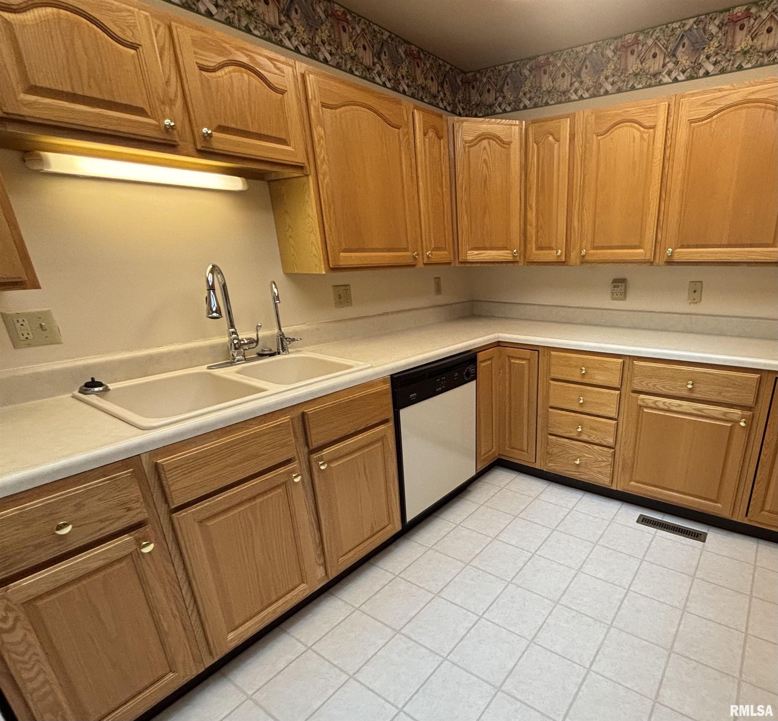 617 Cypress Lane, Galesburg, Illinois image 3