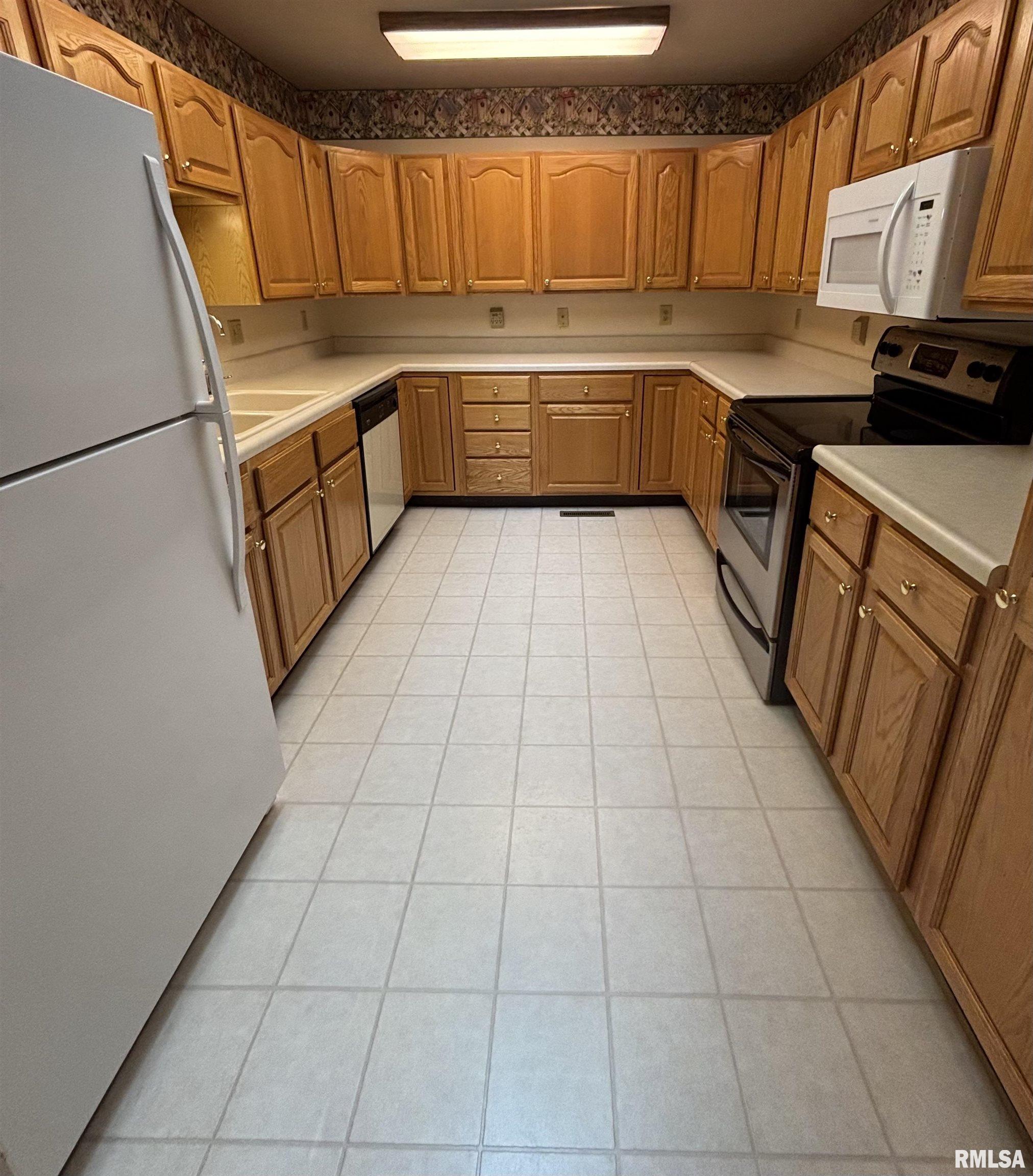 617 Cypress Lane, Galesburg, Illinois image 4