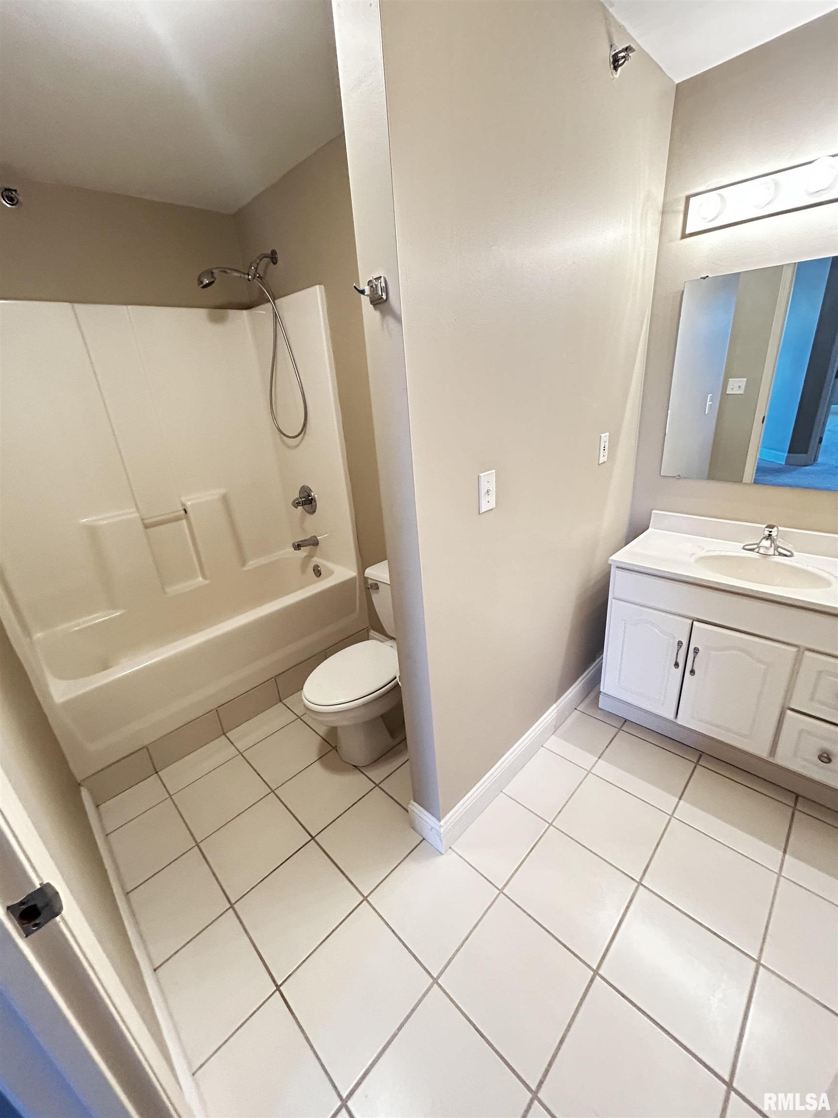 123 SW Jefferson Avenue #E7W, Peoria, Illinois image 27