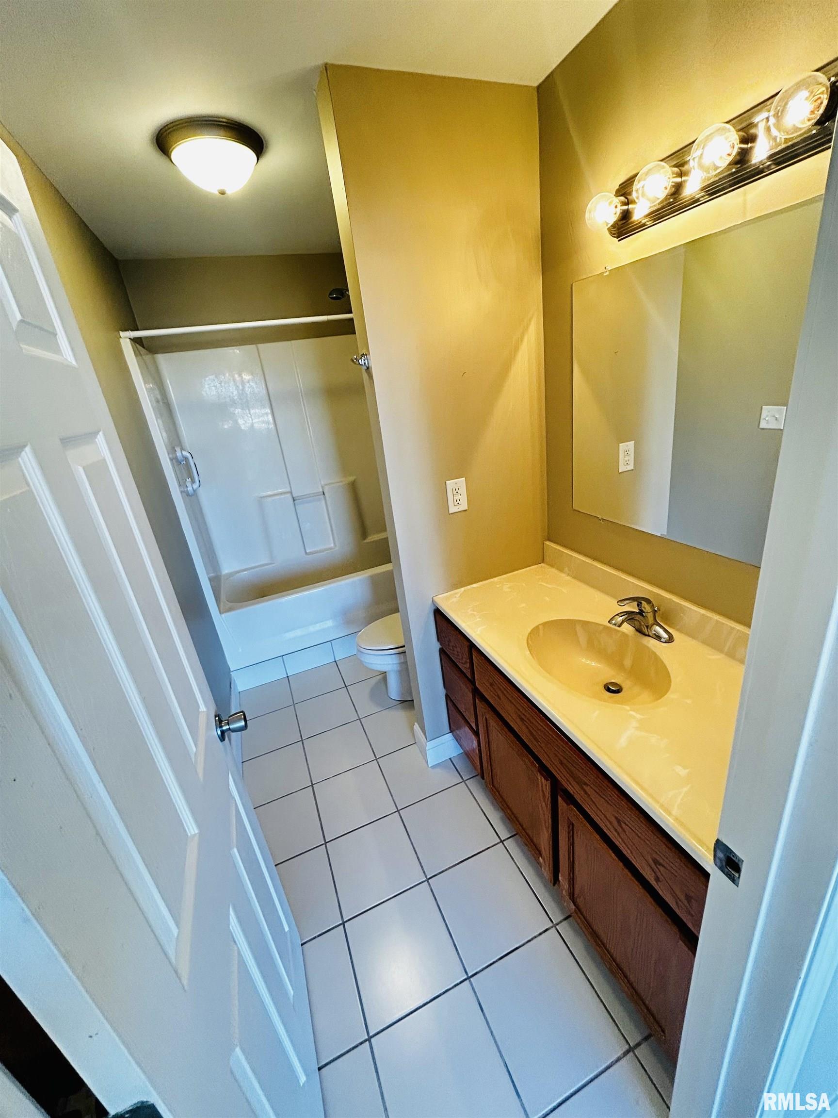 123 SW Jefferson Avenue #E7W, Peoria, Illinois image 22