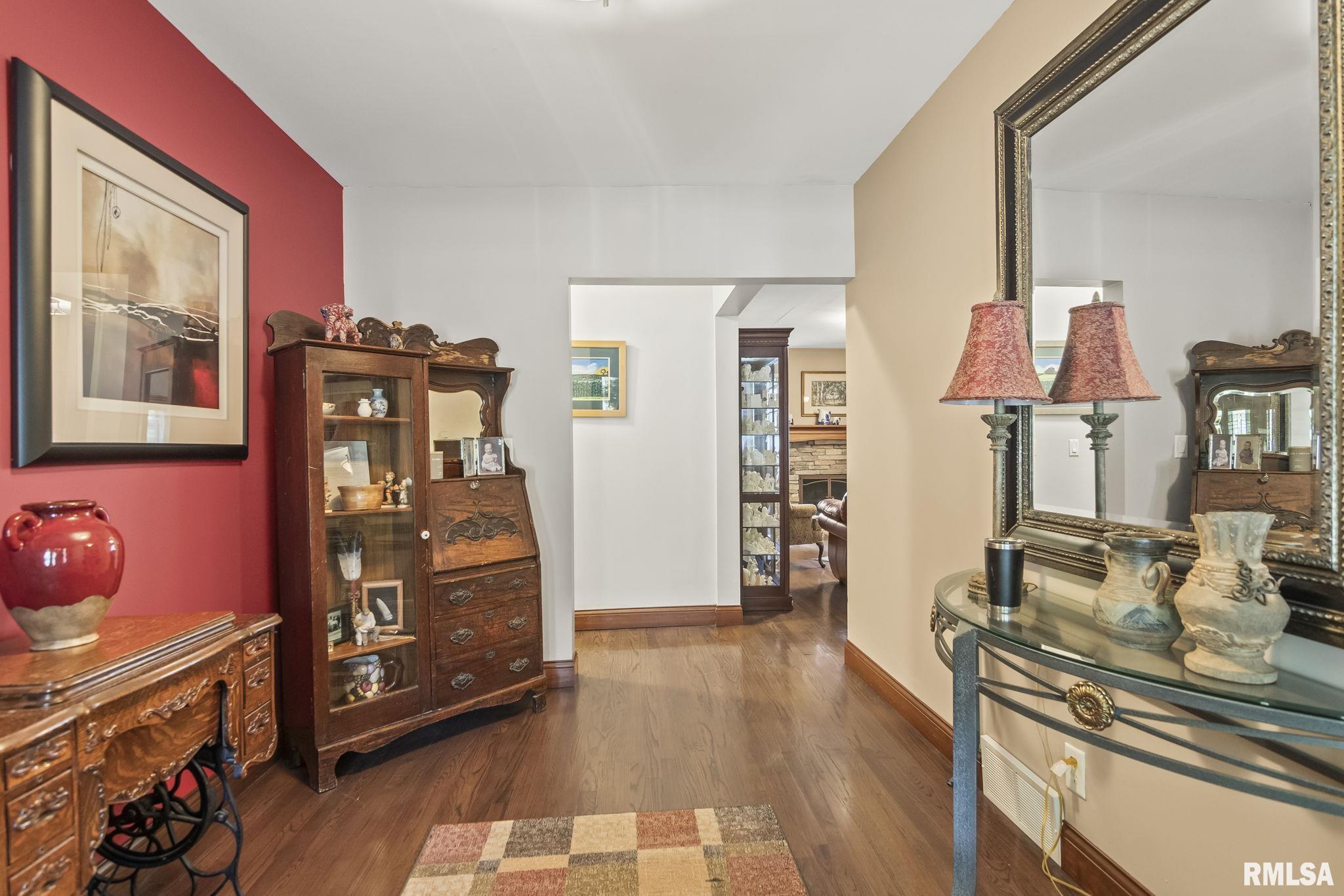 108 E Hazel Dell Lane, Springfield, Illinois image 4