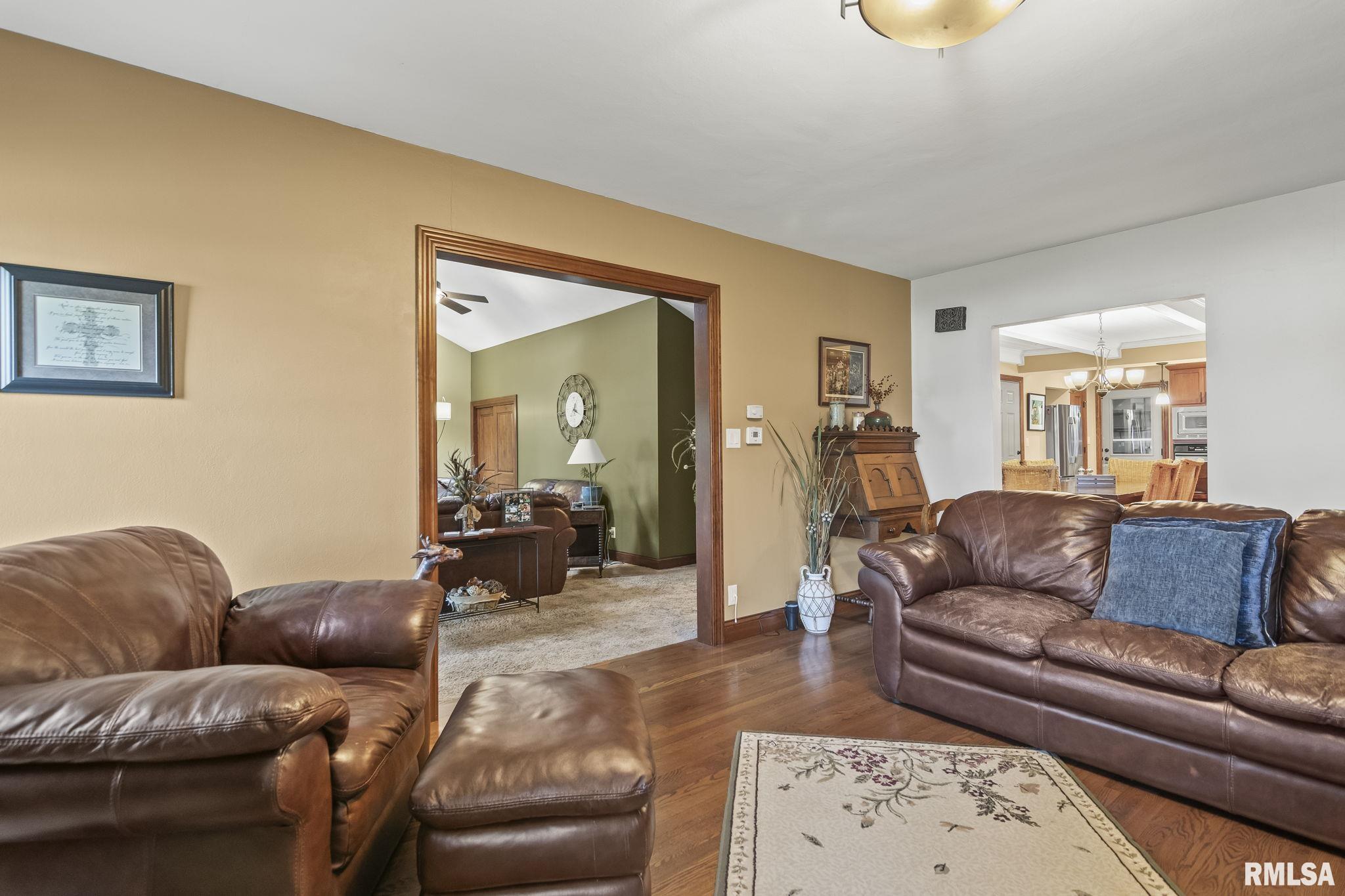 108 E Hazel Dell Lane, Springfield, Illinois image 10
