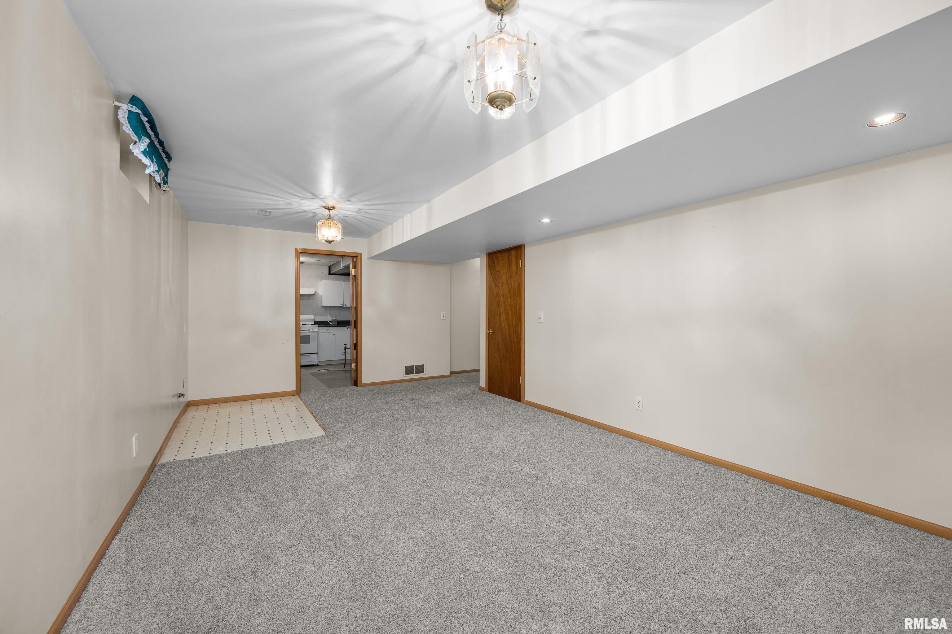 2722 W 34th Street, Davenport, Iowa image 35