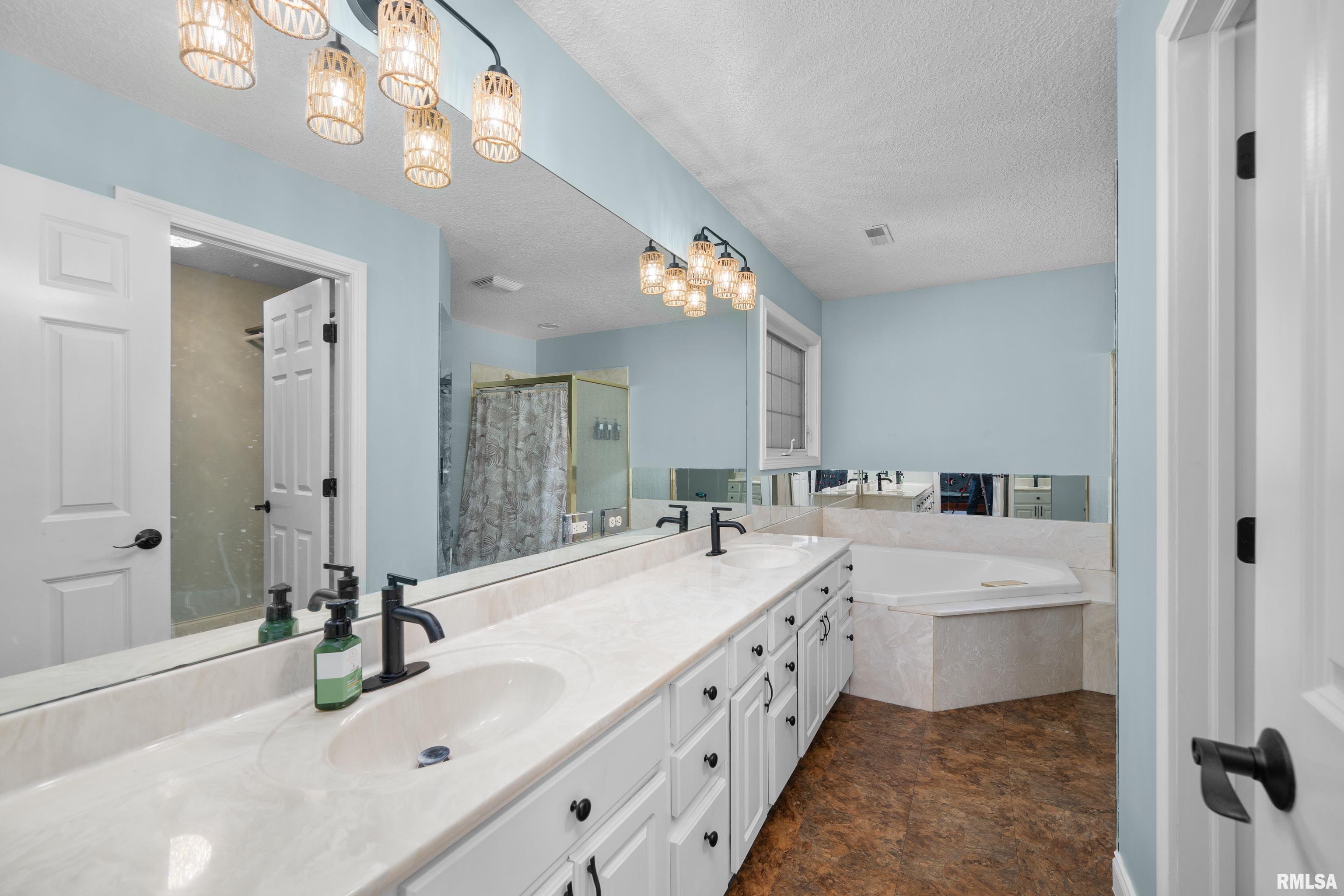 2722 W 34th Street, Davenport, Iowa image 23