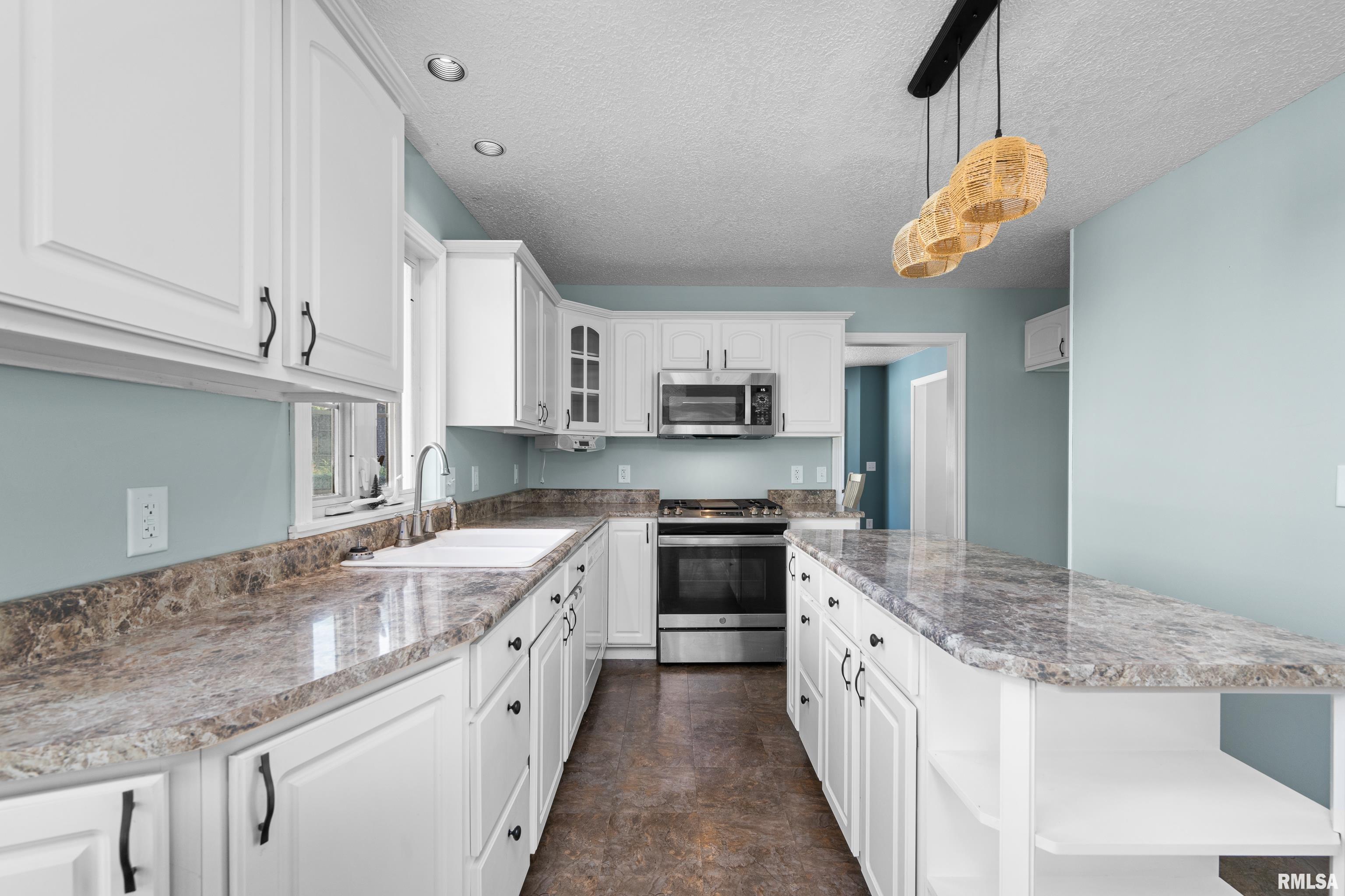 2722 W 34th Street, Davenport, Iowa image 9